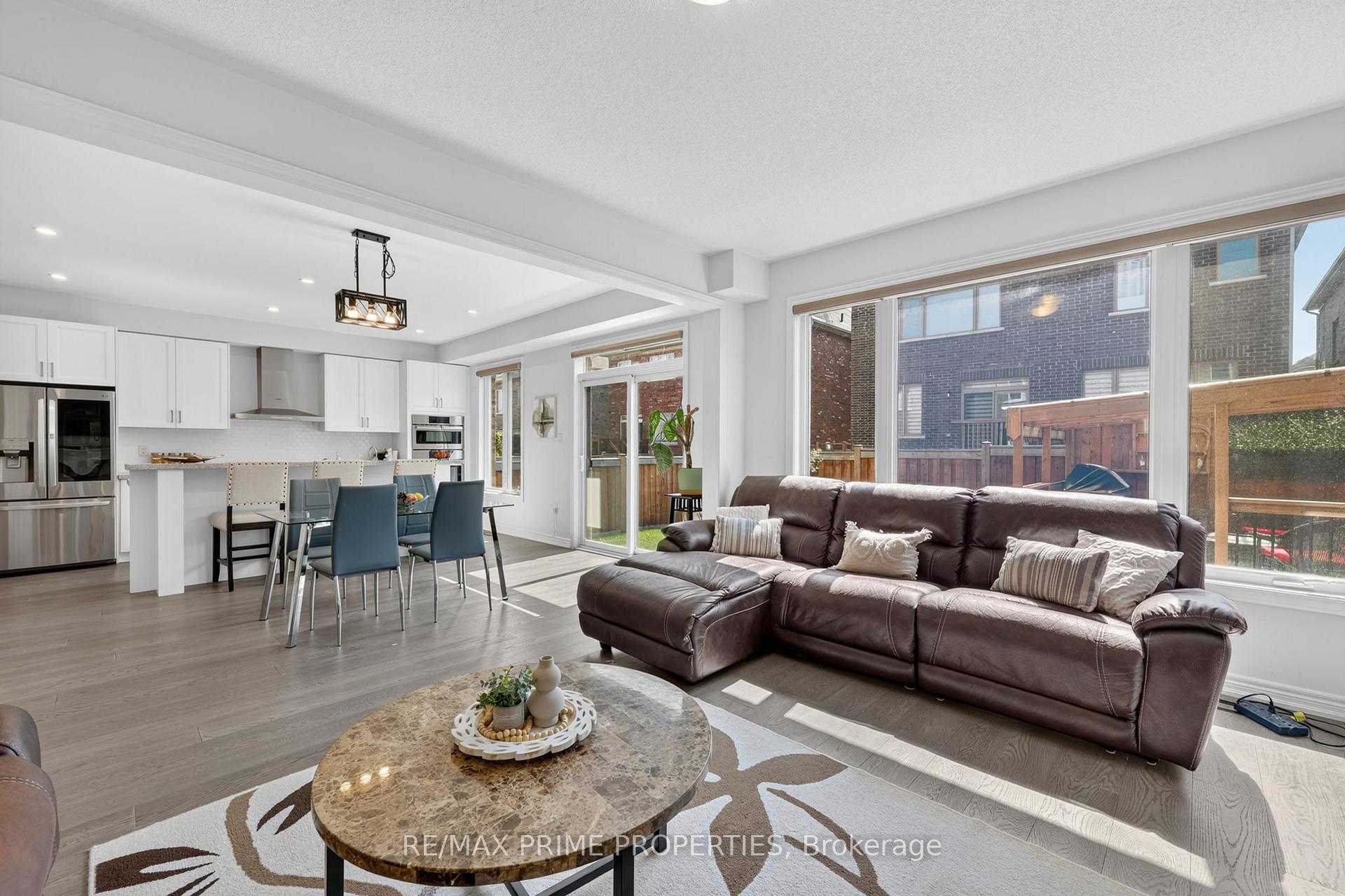 Photo 7 of 28 Frederick Taylor Way, East Gwillimbury, Mt Albert — HOMEH