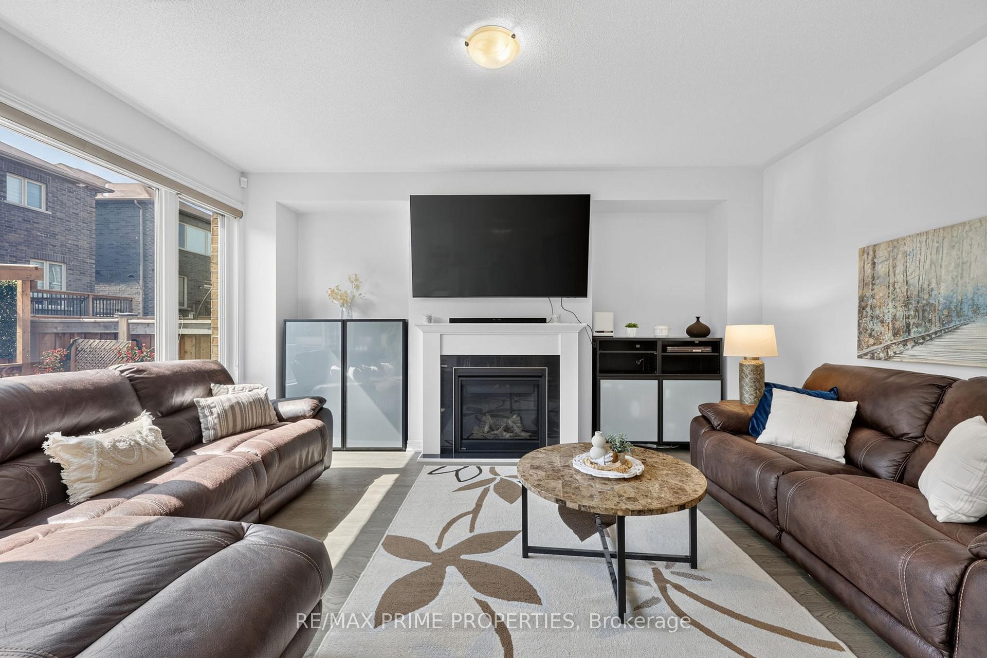 Photo 8 of 28 Frederick Taylor Way, East Gwillimbury, Mt Albert — HOMEH