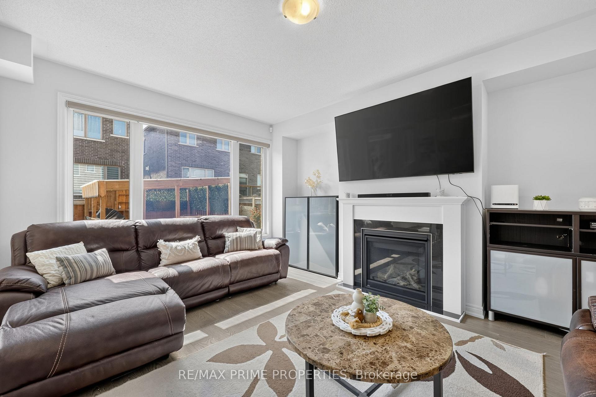 Photo 9 of 28 Frederick Taylor Way, East Gwillimbury, Mt Albert — HOMEH