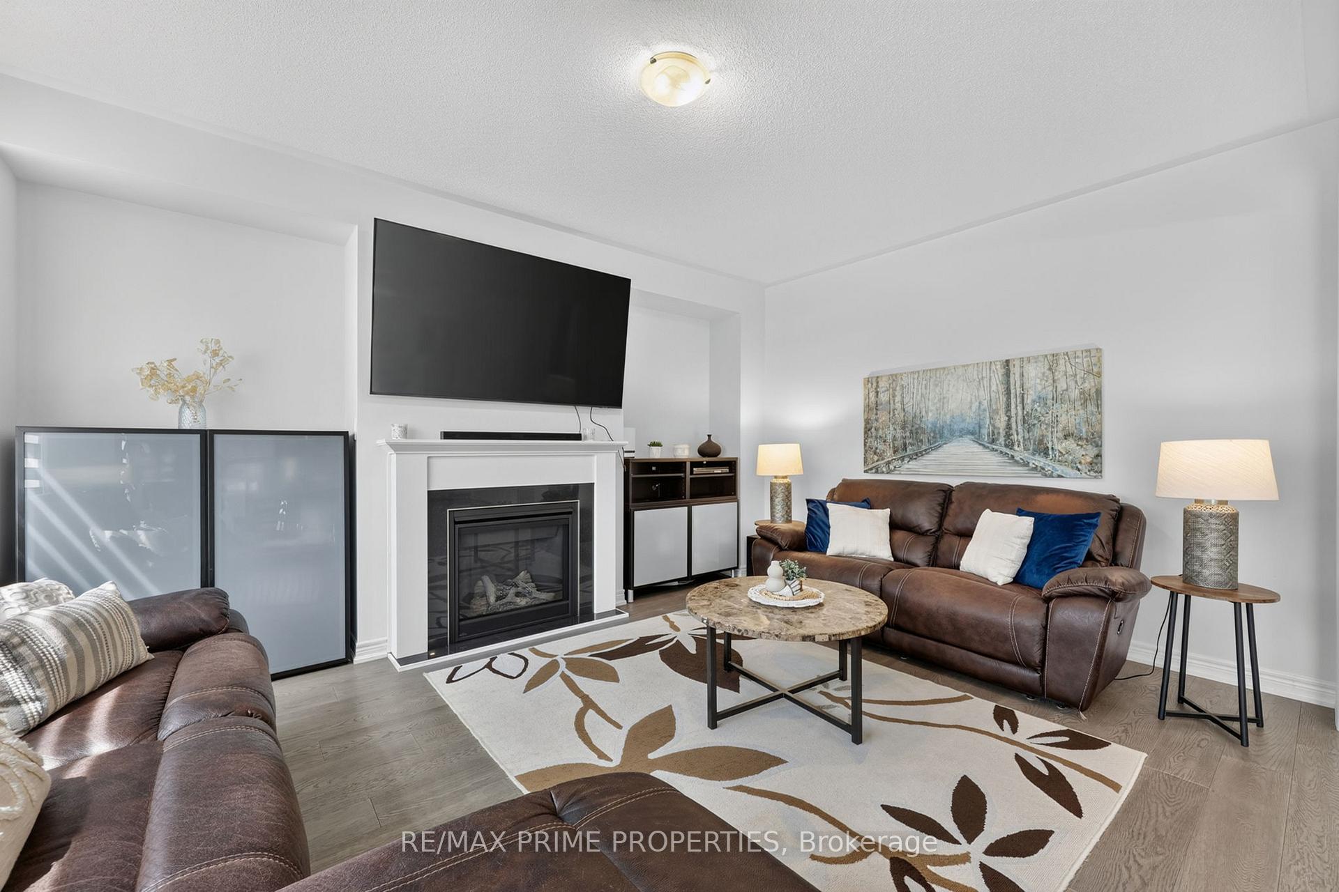 Photo 10 of 28 Frederick Taylor Way, East Gwillimbury, Mt Albert — HOMEH