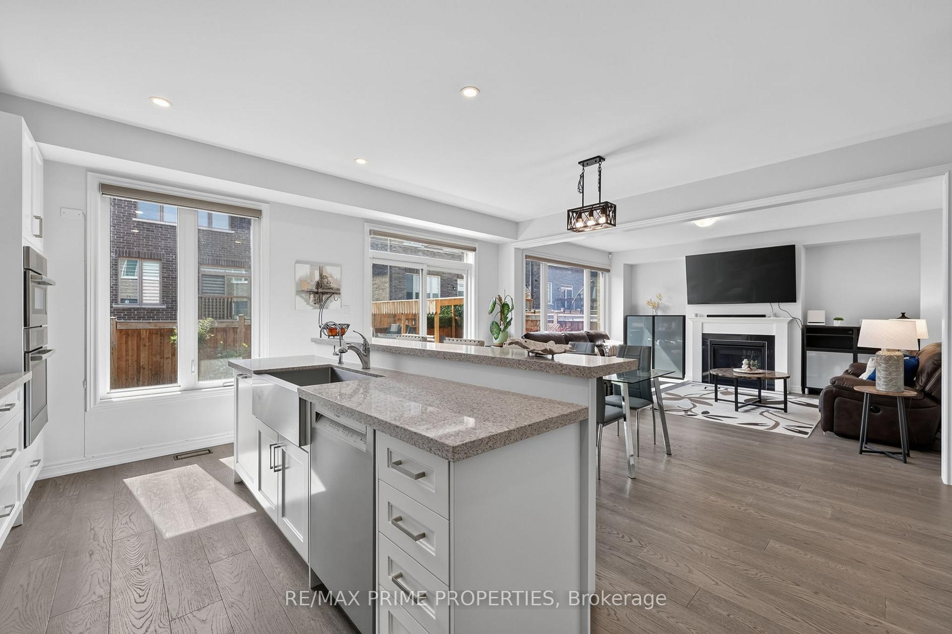 Photo 17 of 28 Frederick Taylor Way, East Gwillimbury, Mt Albert — HOMEH