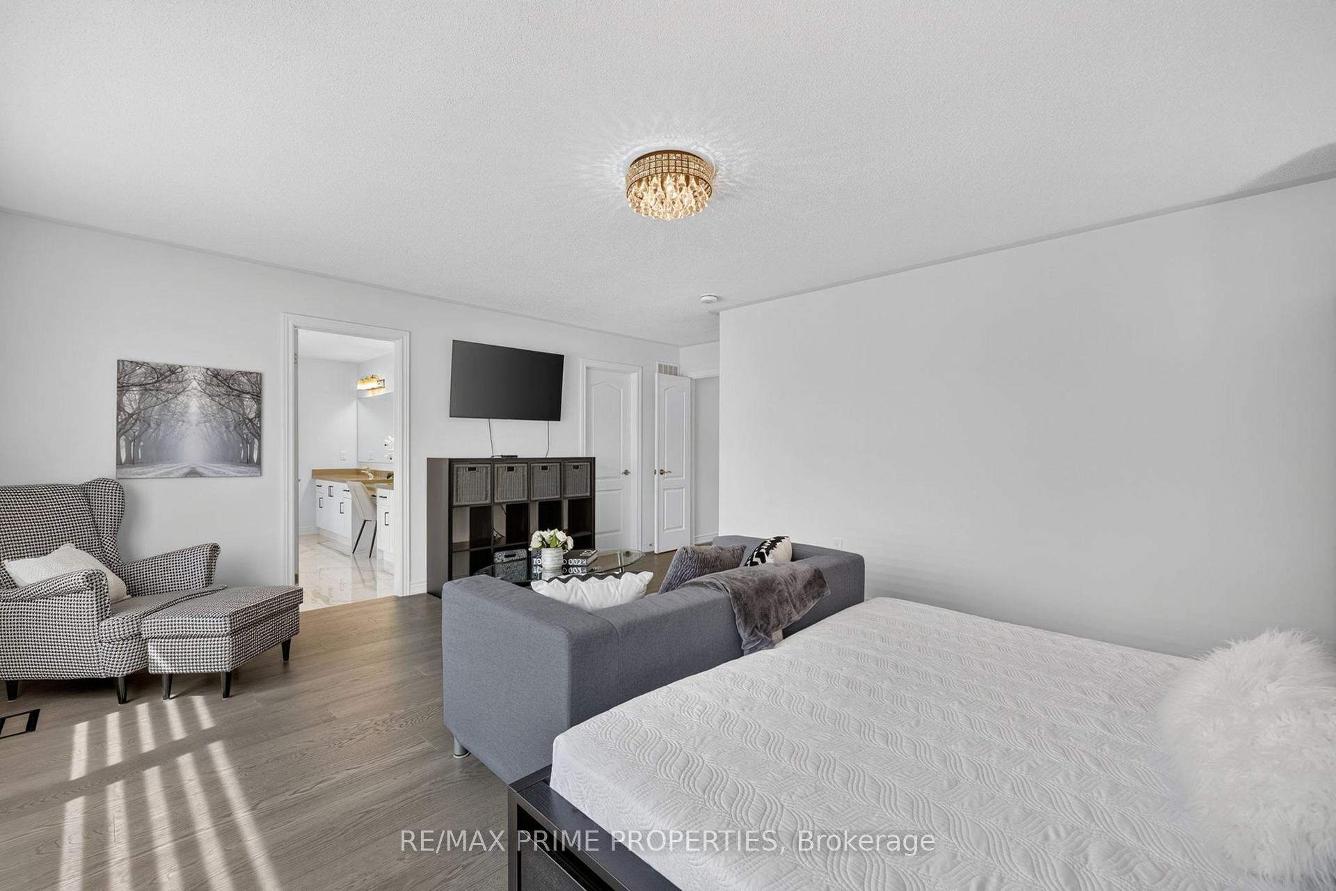 Photo 24 of 28 Frederick Taylor Way, East Gwillimbury, Mt Albert — HOMEH