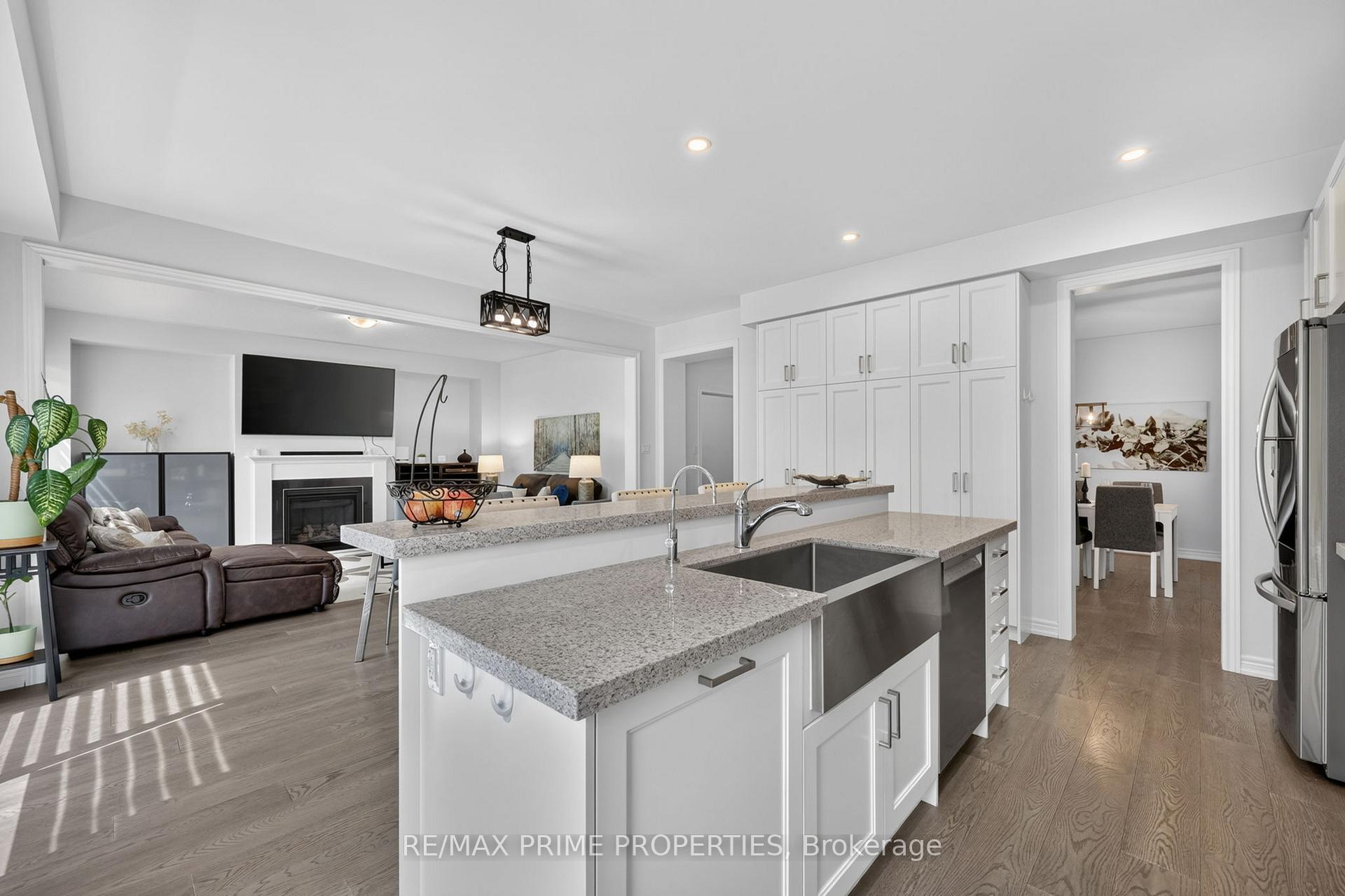 Photo 26 of 28 Frederick Taylor Way, East Gwillimbury, Mt Albert — HOMEH