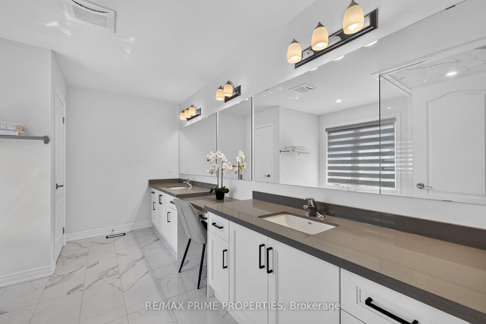 Photo 34 of 28 Frederick Taylor Way, East Gwillimbury, Mt Albert — HOMEH