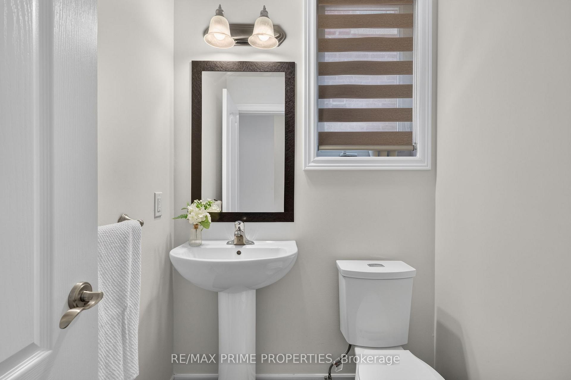 Photo 35 of 28 Frederick Taylor Way, East Gwillimbury, Mt Albert — HOMEH