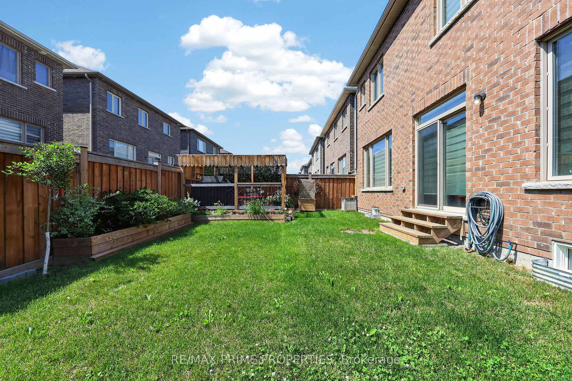 Photo 37 of 28 Frederick Taylor Way, East Gwillimbury, Mt Albert — HOMEH