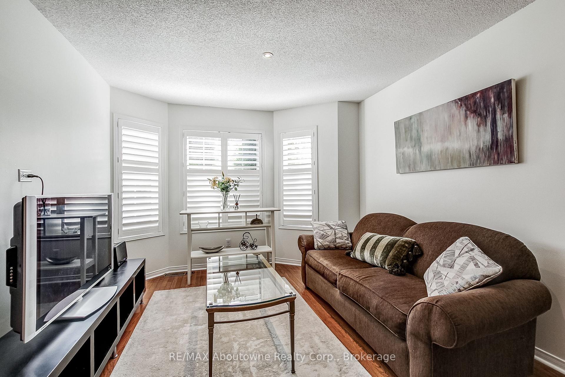 Photo 8 of 2150 Forest Gate Park, Oakville, West Oak Trails — HOMEH