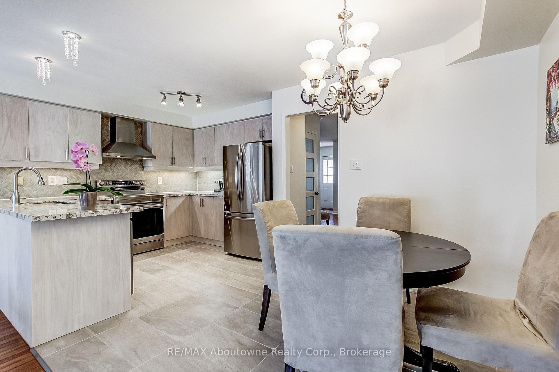 Photo 13 of 2150 Forest Gate Park, Oakville, West Oak Trails — HOMEH