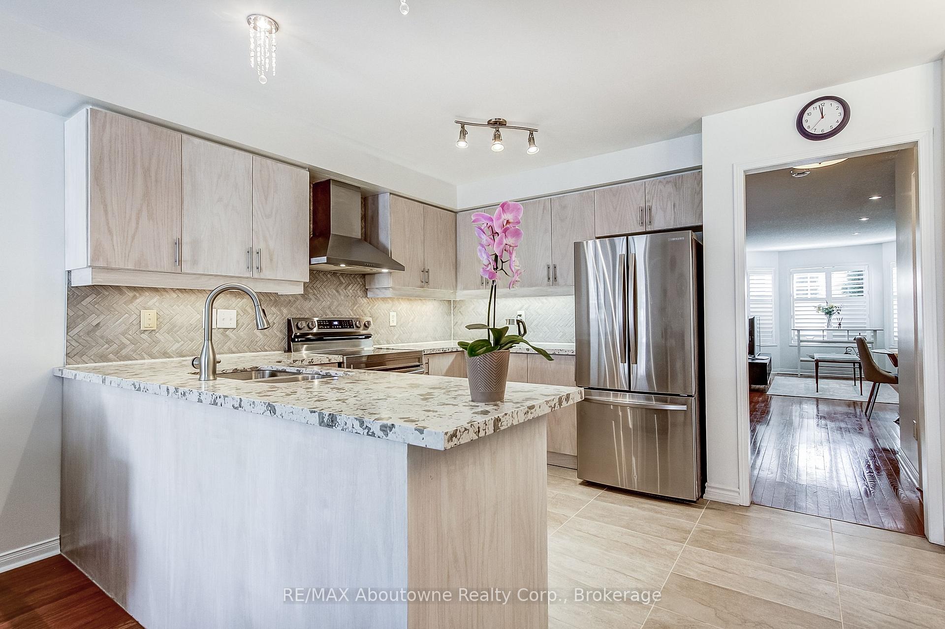 Photo 14 of 2150 Forest Gate Park, Oakville, West Oak Trails — HOMEH