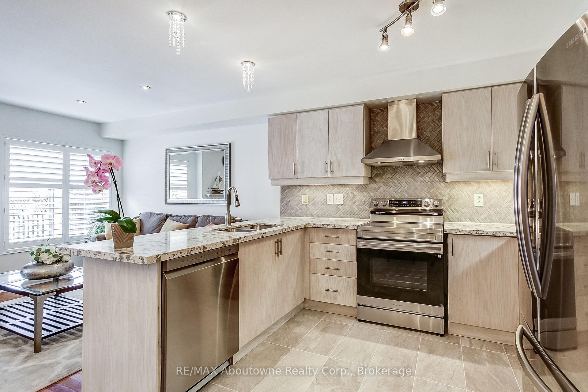 Photo 16 of 2150 Forest Gate Park, Oakville, West Oak Trails — HOMEH