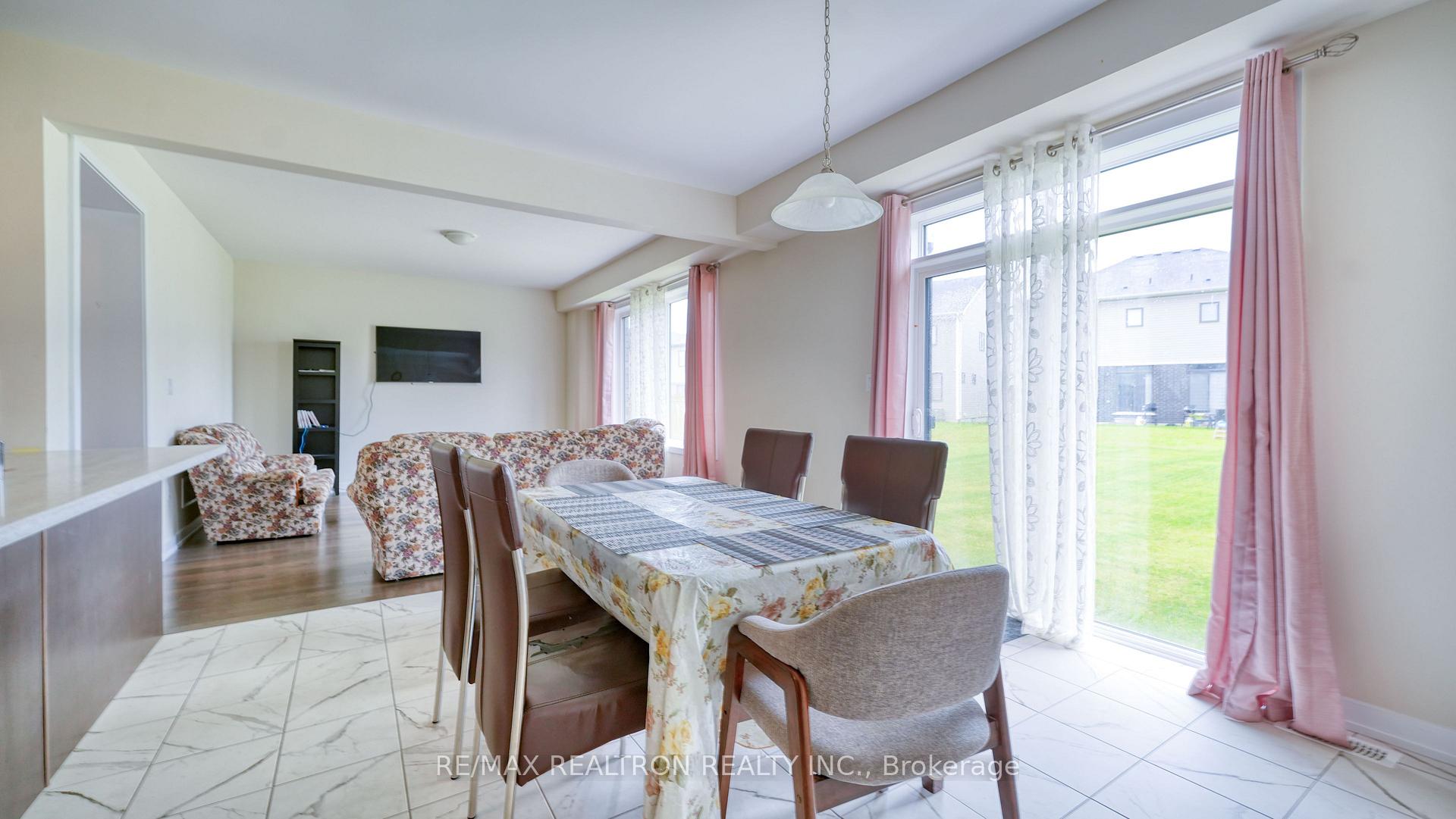 Photo 9 of 20 Hawick Crescent, Haldimand — HOMEH