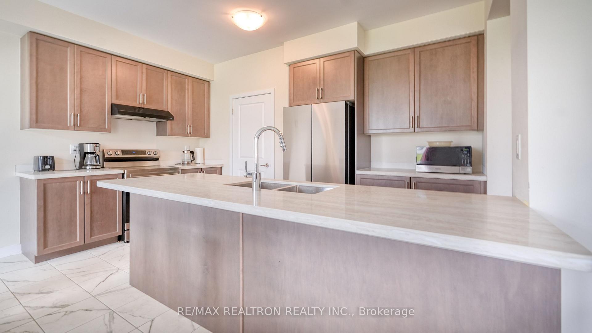 Photo 11 of 20 Hawick Crescent, Haldimand — HOMEH
