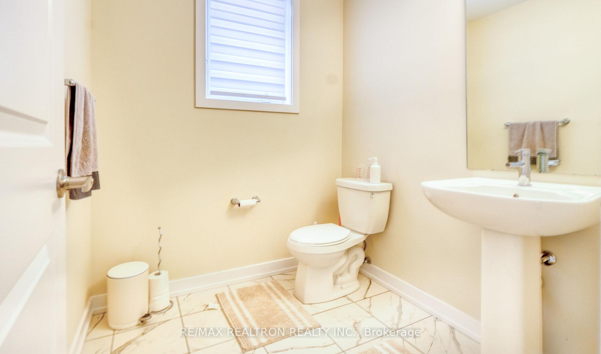 Photo 15 of 20 Hawick Crescent, Haldimand — HOMEH