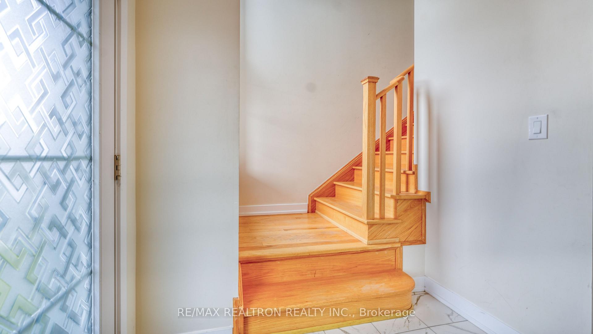 Photo 16 of 20 Hawick Crescent, Haldimand — HOMEH