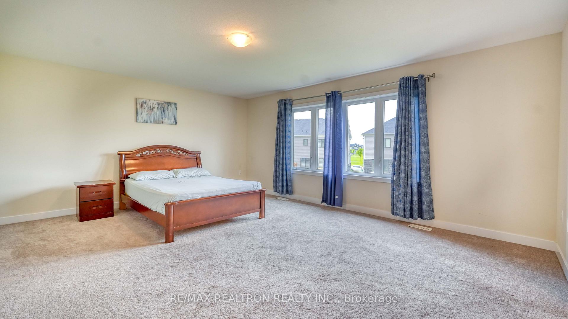 Photo 18 of 20 Hawick Crescent, Haldimand — HOMEH