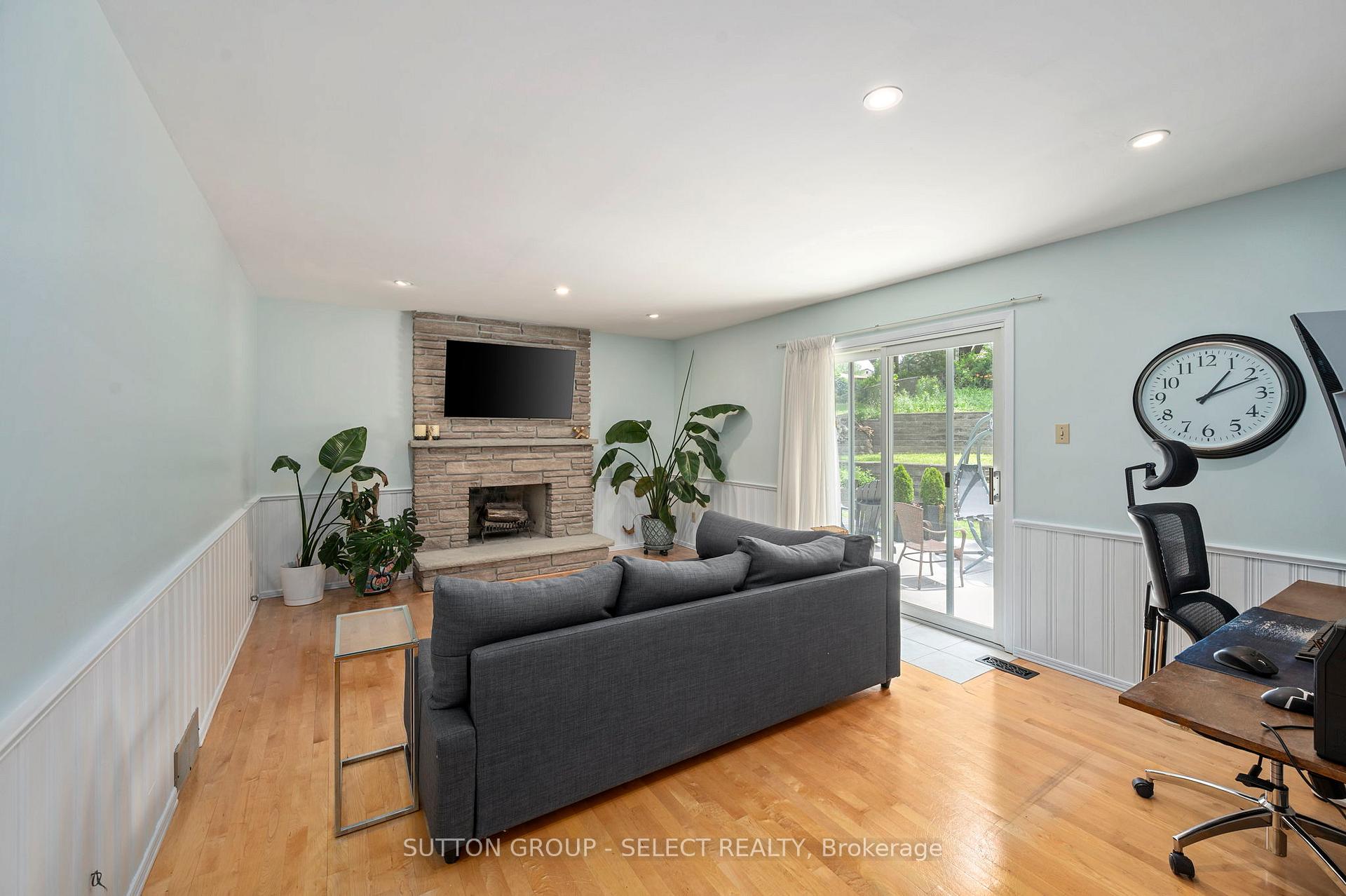 Photo 8 of 286 Highview Crescent, London, South O — HOMEH