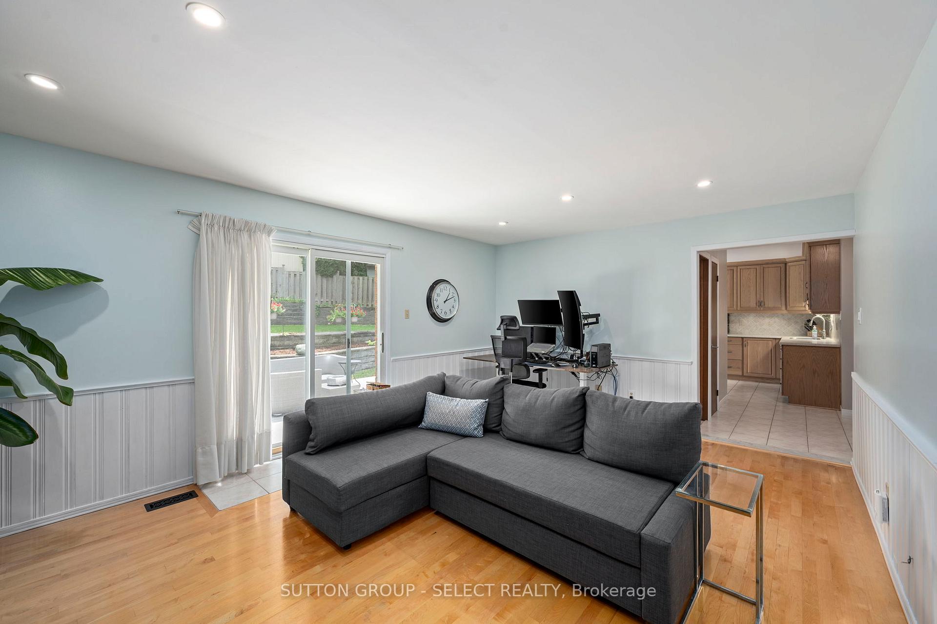 Photo 10 of 286 Highview Crescent, London, South O — HOMEH