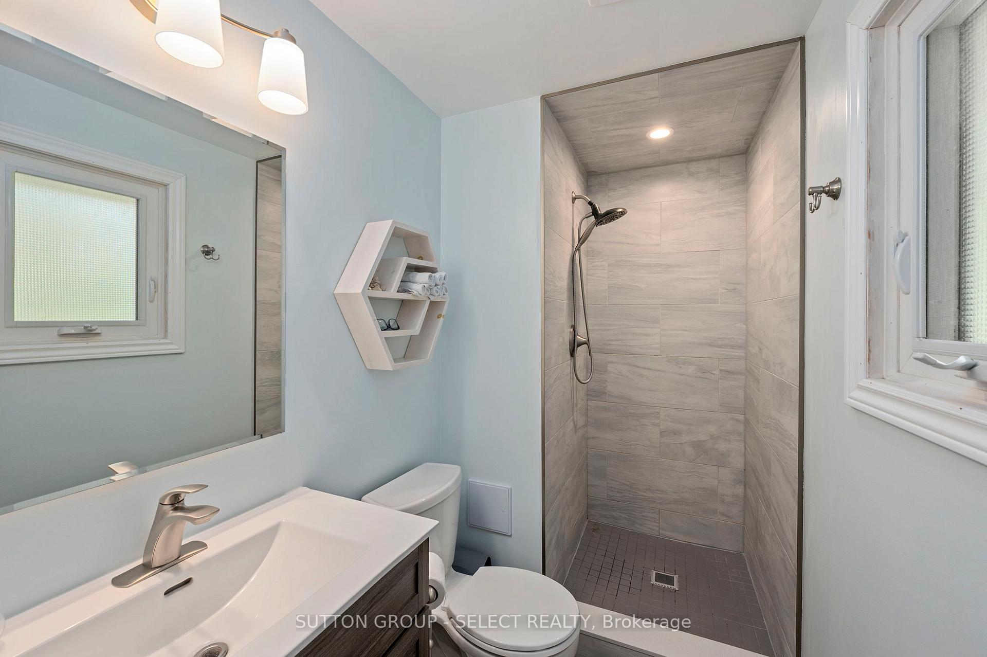 Photo 23 of 286 Highview Crescent, London, South O — HOMEH