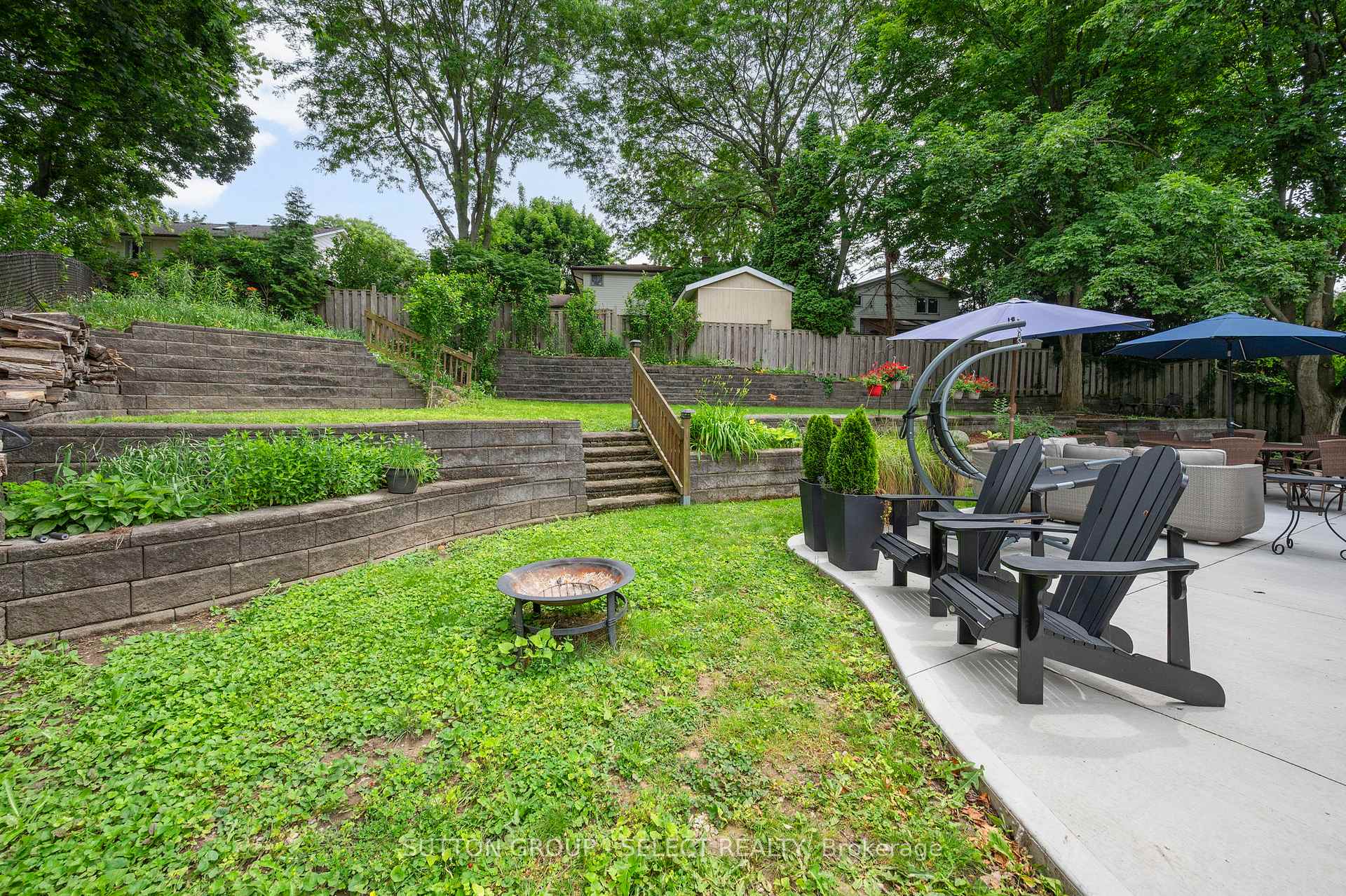Photo 33 of 286 Highview Crescent, London, South O — HOMEH