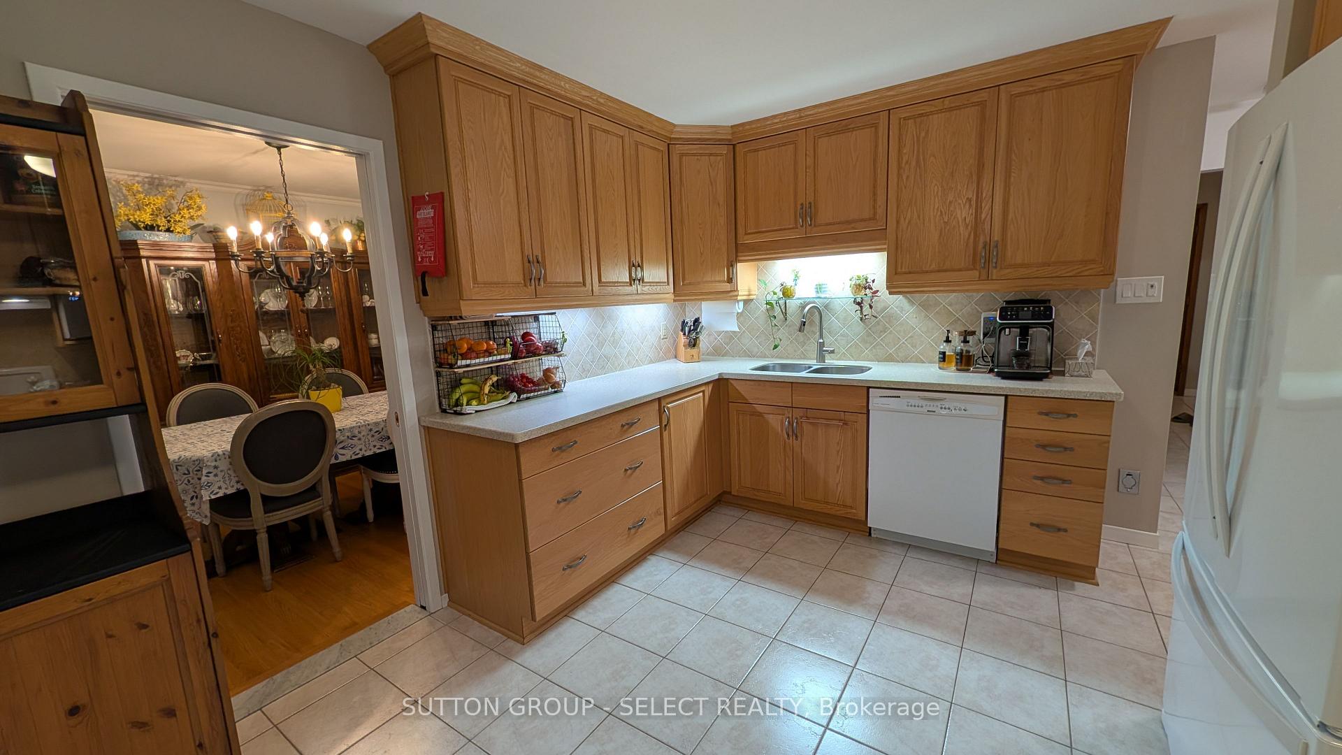 Photo 6 of 286 Highview Crescent, London, South O — HOMEH
