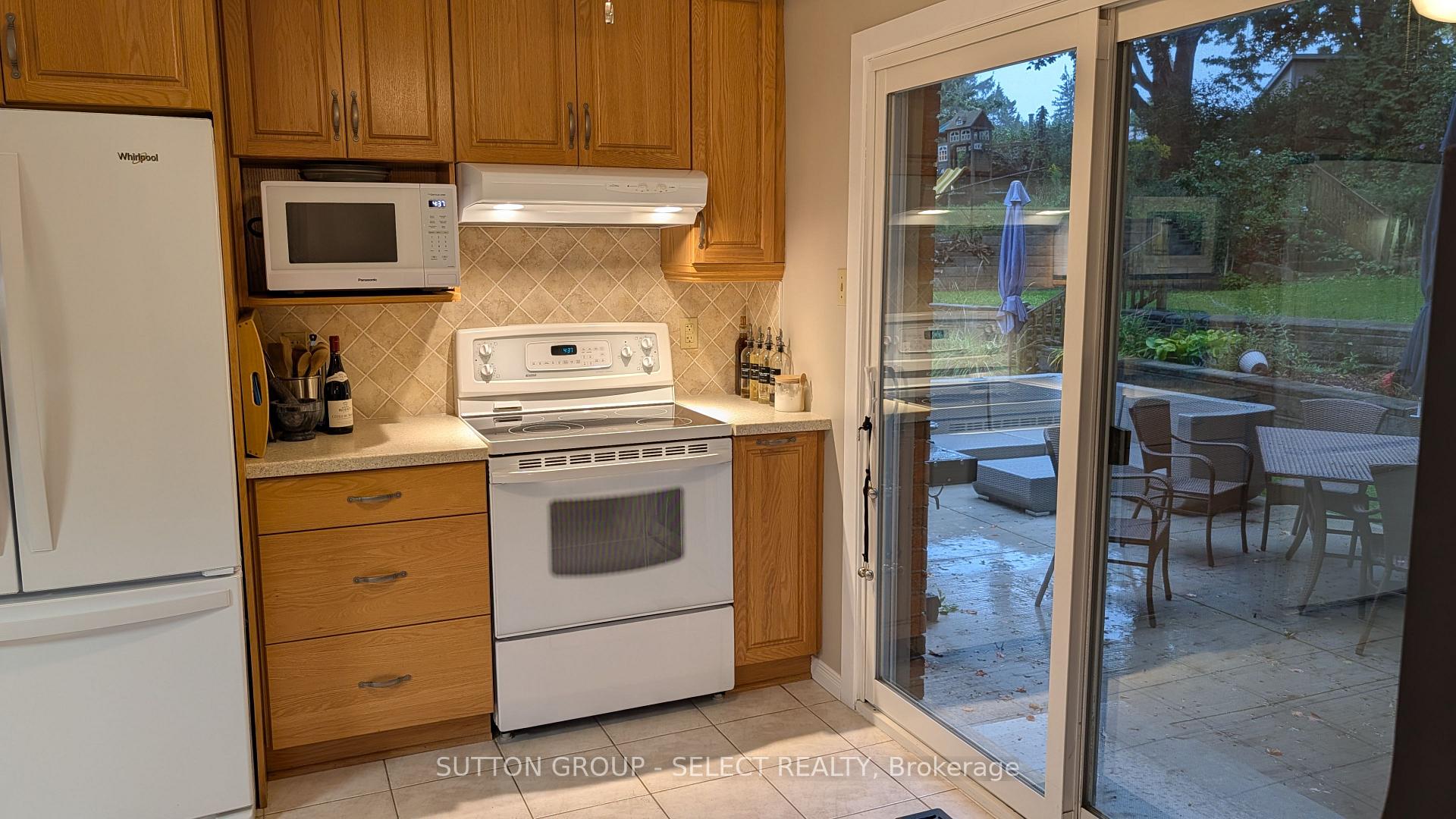 Photo 9 of 286 Highview Crescent, London, South O — HOMEH