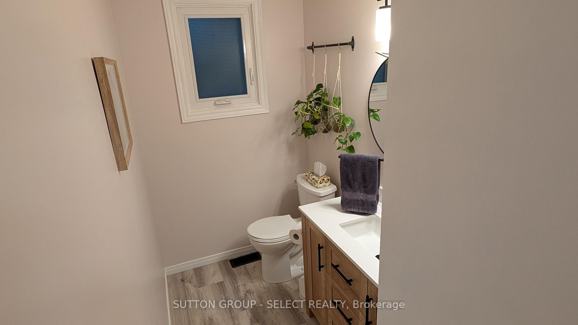 Photo 19 of 286 Highview Crescent, London, South O — HOMEH