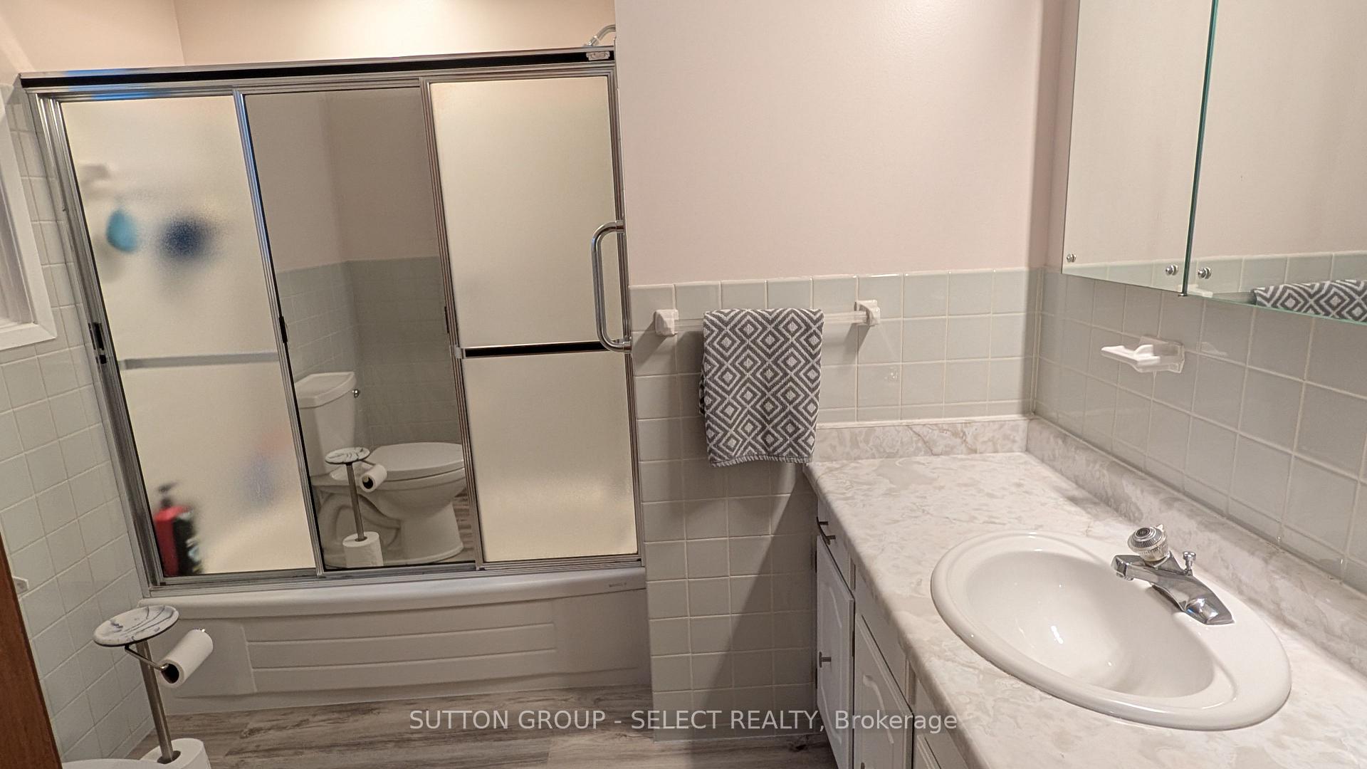 Photo 29 of 286 Highview Crescent, London, South O — HOMEH