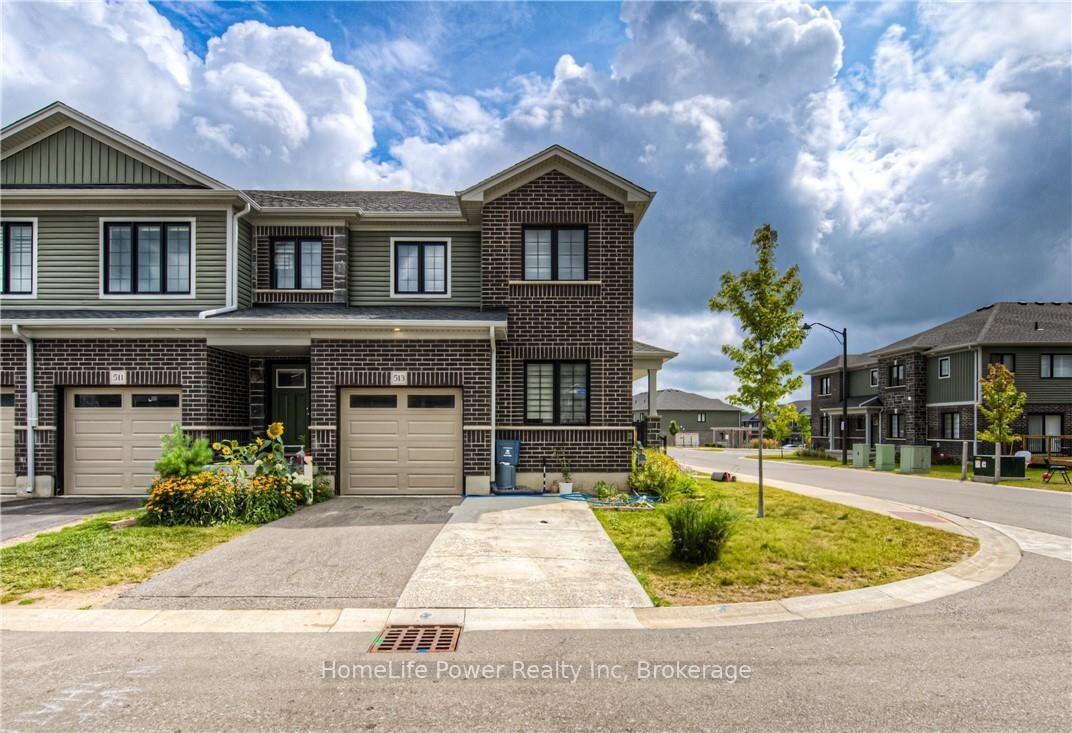 Photo 3 of 513 Woodlea Court, Kitchener, Pioneer Park/Doon/Wyldwoods — HOMEH