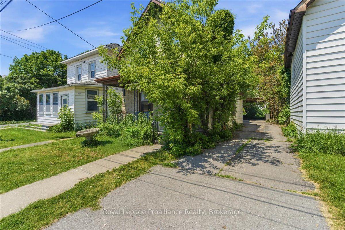 Photo 4 of 431 Main Street, Deseronto, Deseronto (Town) — HOMEH