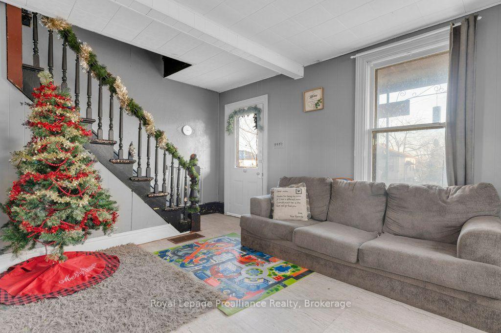 Photo 10 of 431 Main Street, Deseronto, Deseronto (Town) — HOMEH