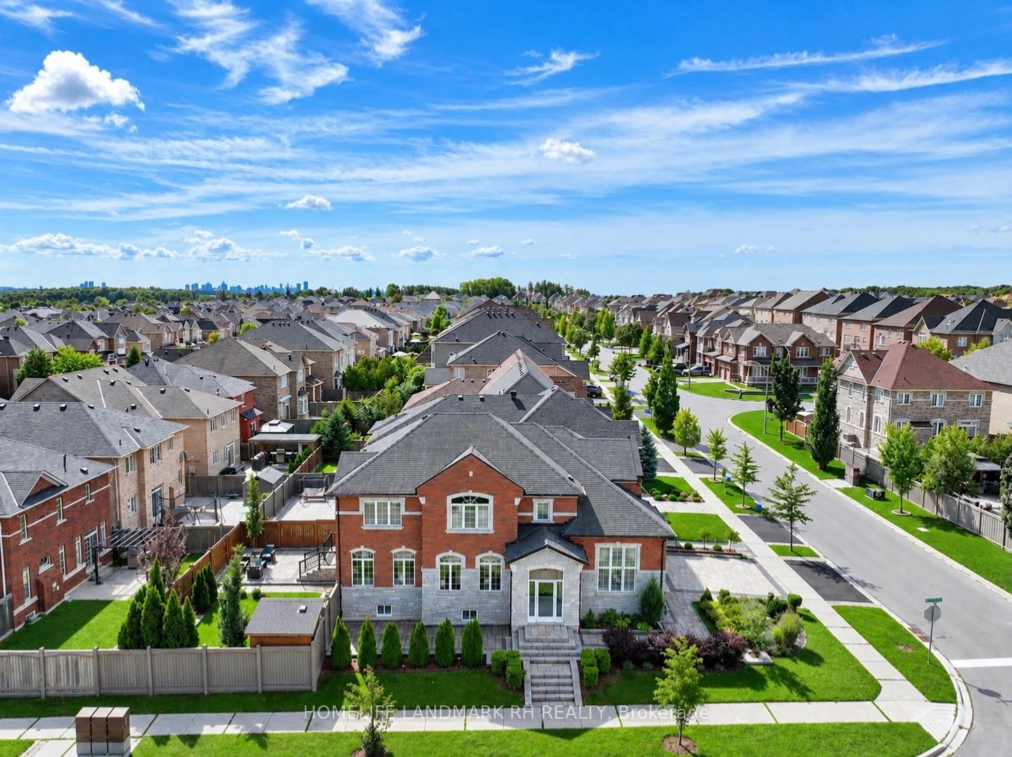 Photo 4 of 131 Oberfrick Avenue, Vaughan, Patterson — HOMEH