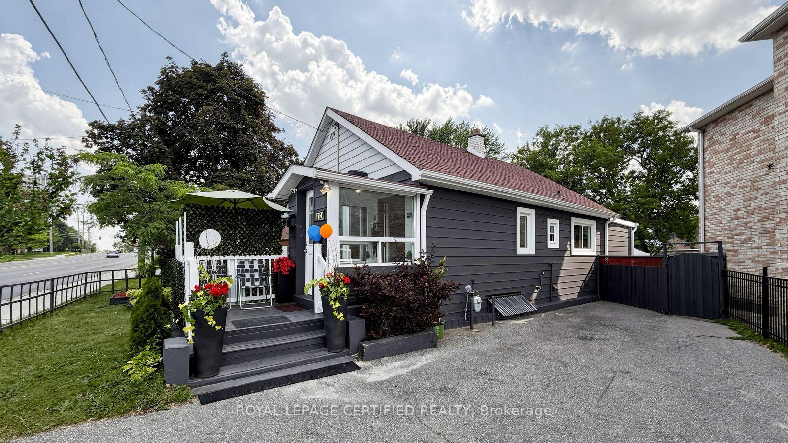 Photo 2 of 922A Danforth Road, Scarborough, Kennedy Park — HOMEH