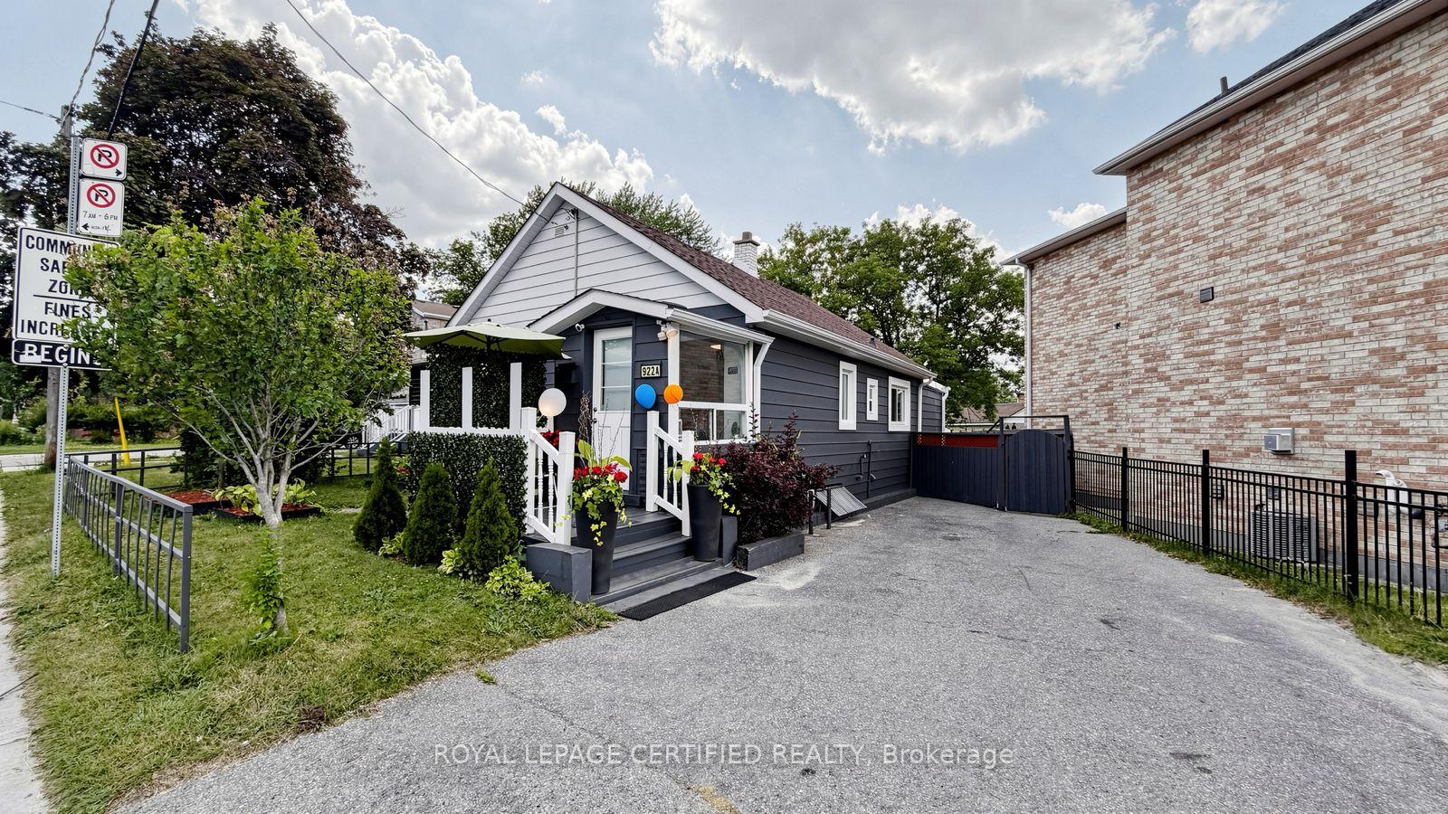 Photo 3 of 922A Danforth Road, Scarborough, Kennedy Park — HOMEH