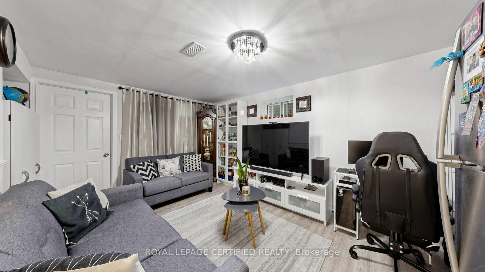 Photo 11 of 922A Danforth Road, Scarborough, Kennedy Park — HOMEH