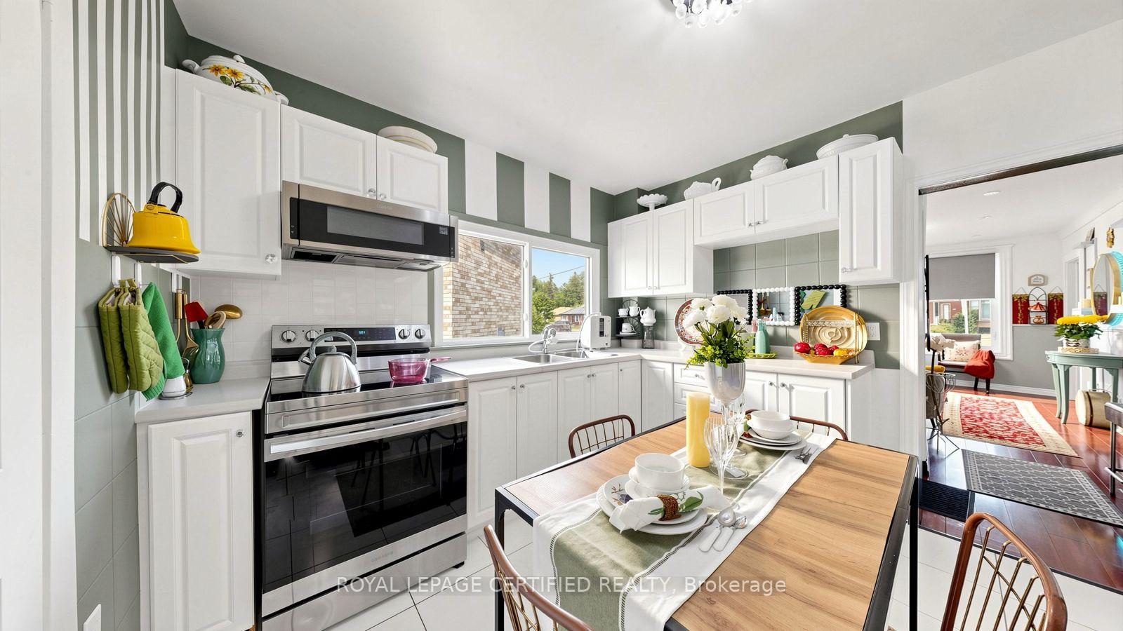 Photo 16 of 922A Danforth Road, Scarborough, Kennedy Park — HOMEH