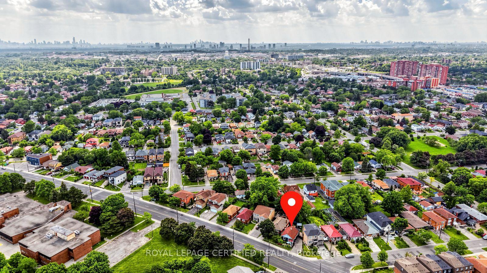 Photo 41 of 922A Danforth Road, Scarborough, Kennedy Park — HOMEH
