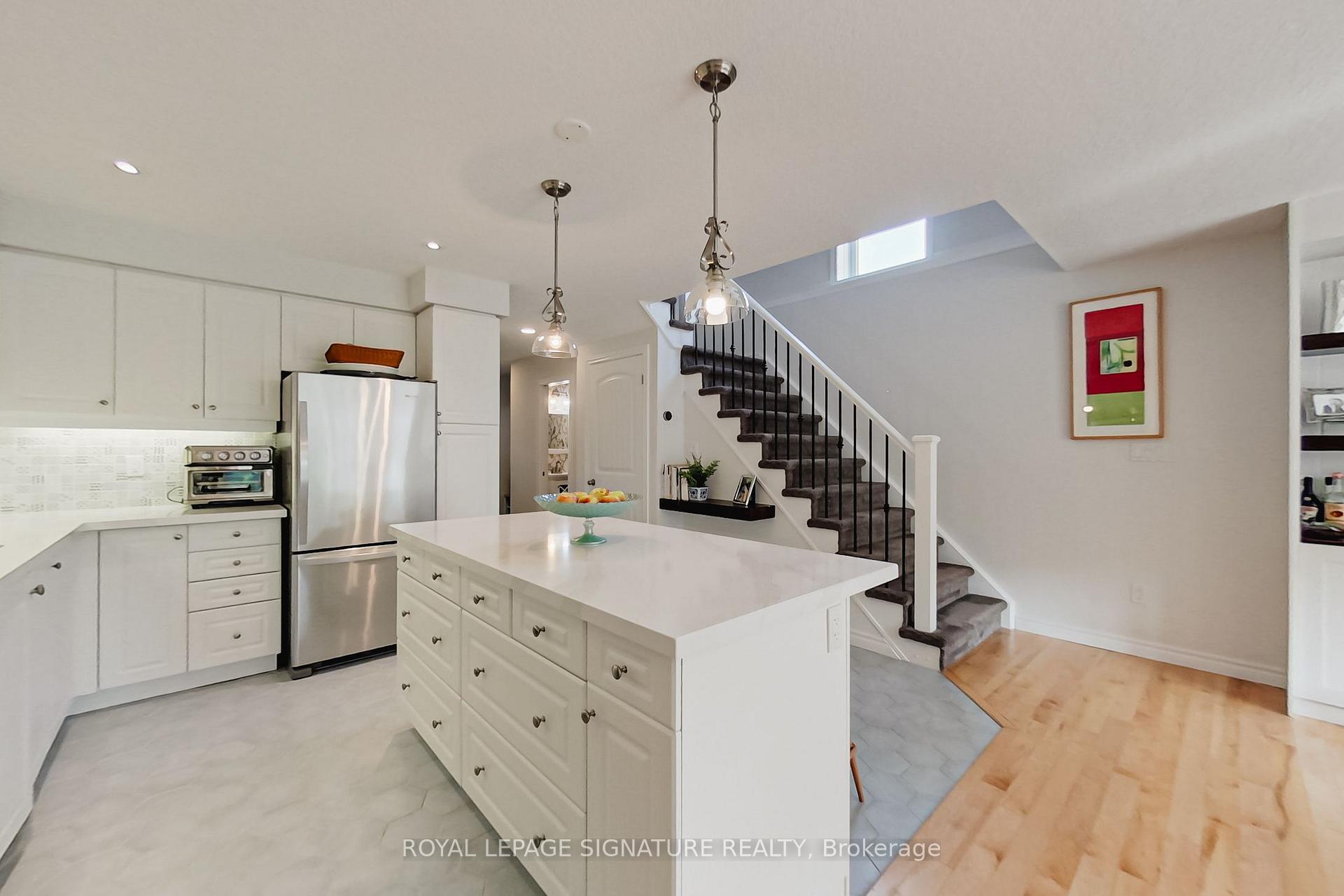 Photo 8 of 23 Silver Glen Boulevard, Collingwood — HOMEH
