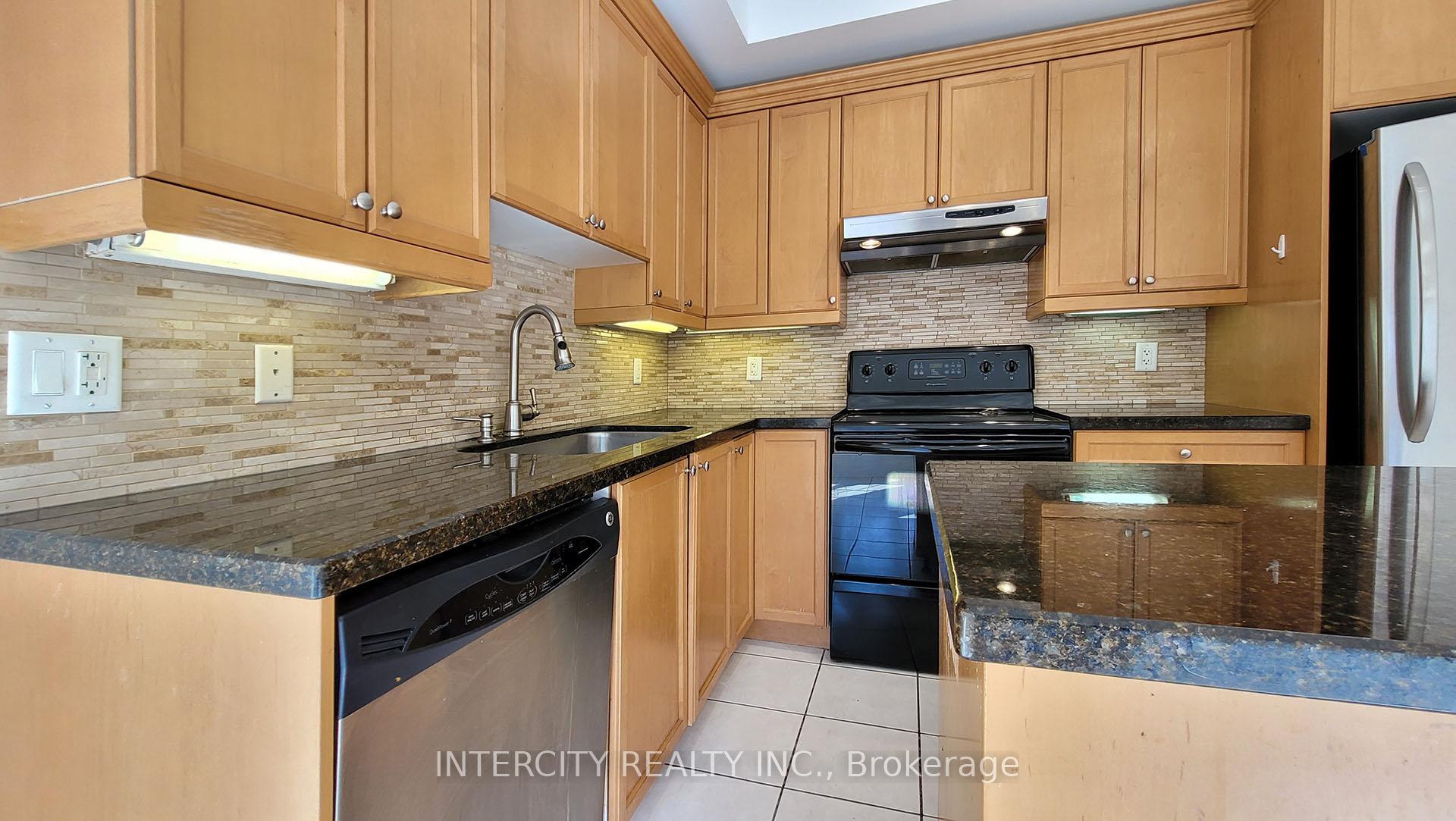 Photo 21 of 86 Lakeshore Road W, Oakville, Central — HOMEH