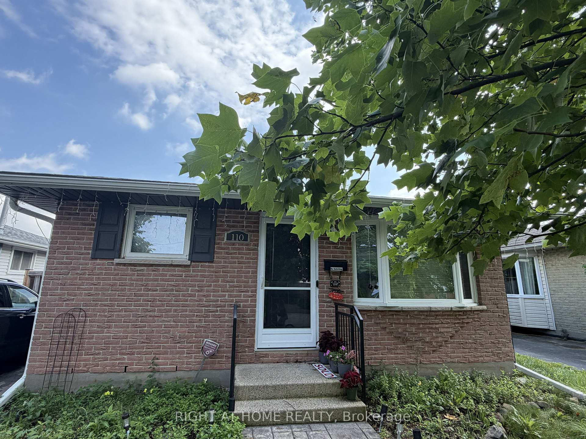 Photo 2 of 110 Muriel Crescent, London, South X — HOMEH