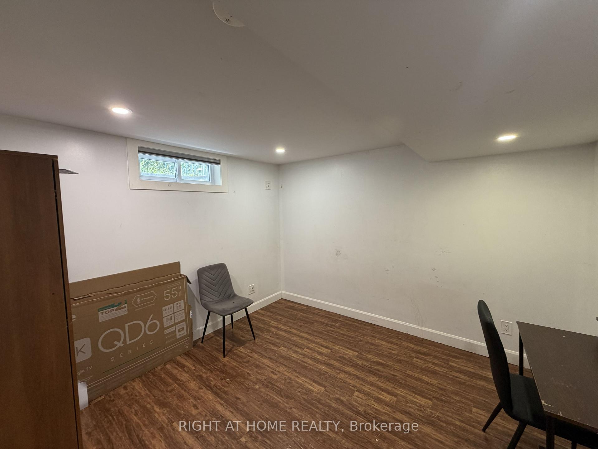 Photo 8 of 110 Muriel Crescent, London, South X — HOMEH