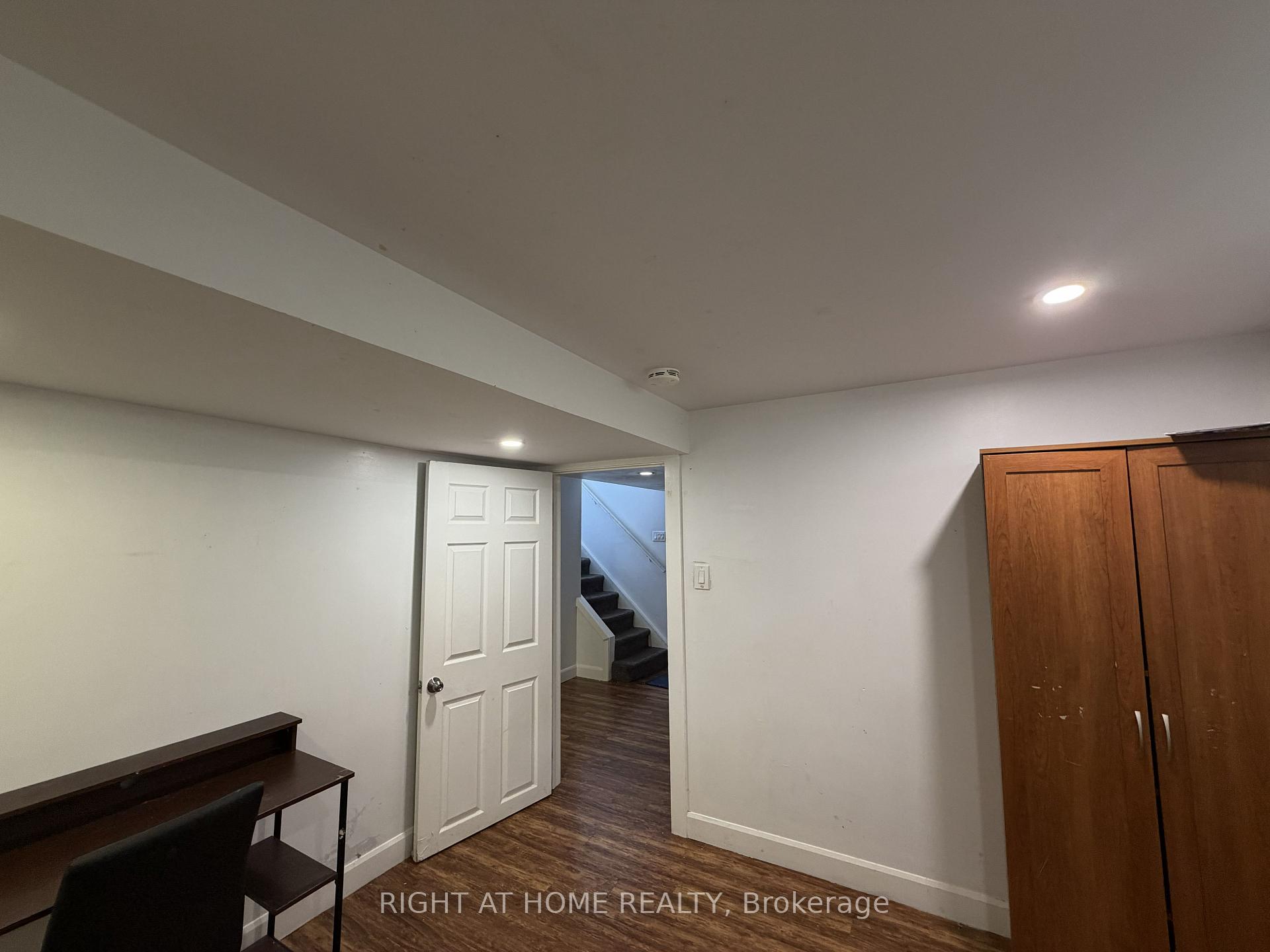 Photo 9 of 110 Muriel Crescent, London, South X — HOMEH