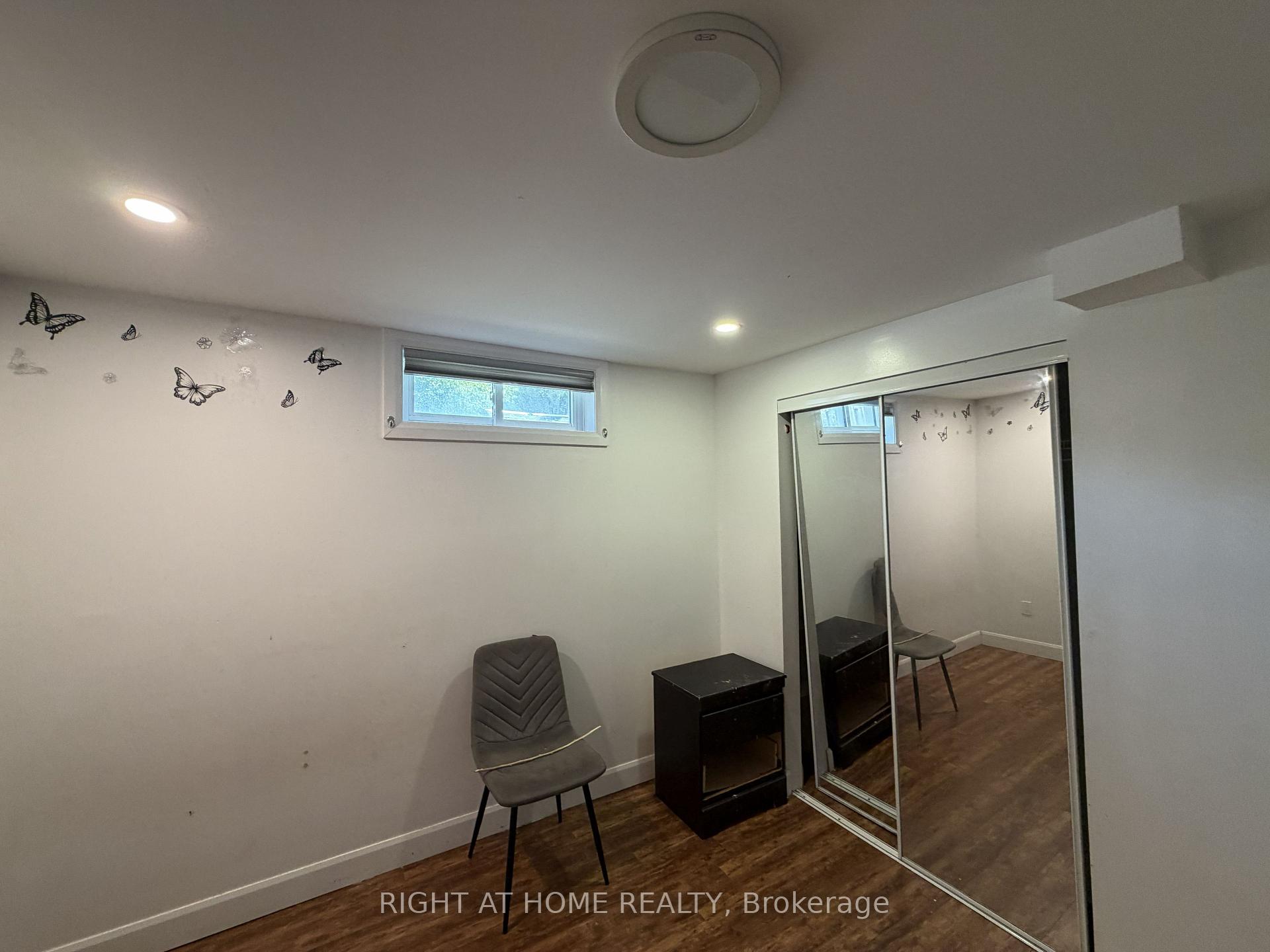 Photo 10 of 110 Muriel Crescent, London, South X — HOMEH