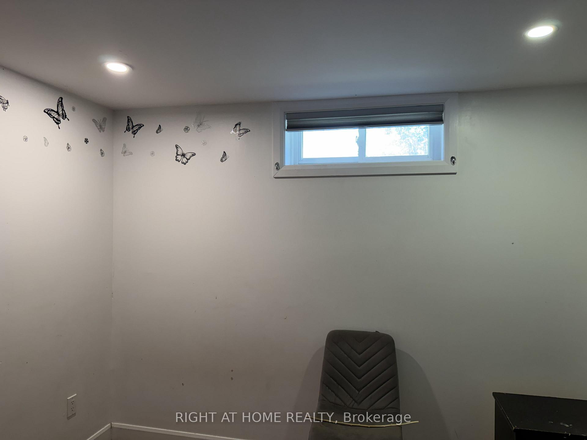 Photo 11 of 110 Muriel Crescent, London, South X — HOMEH