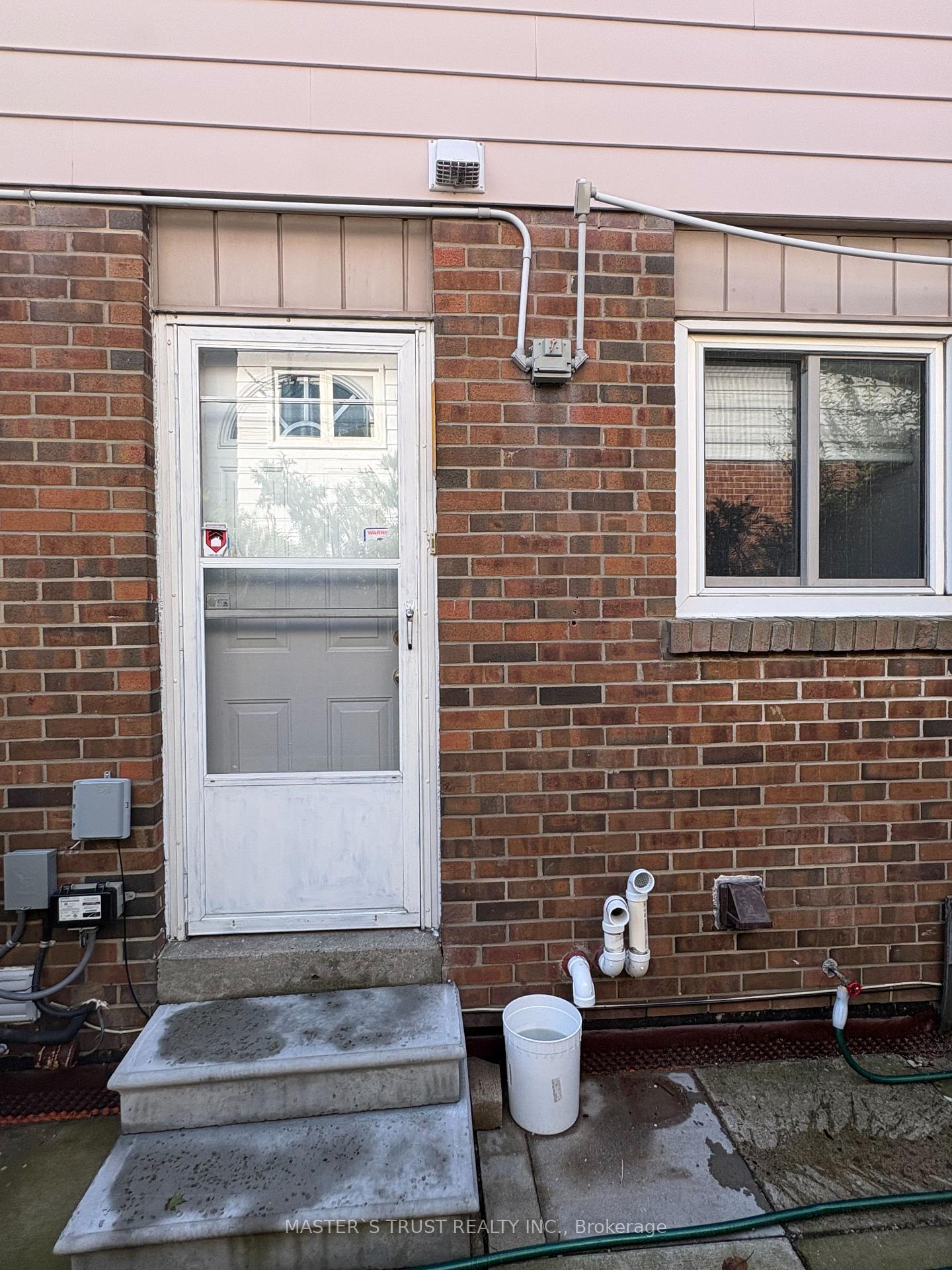 Photo 2 of 27 Hornshill Drive, Scarborough, Agincourt North — HOMEH