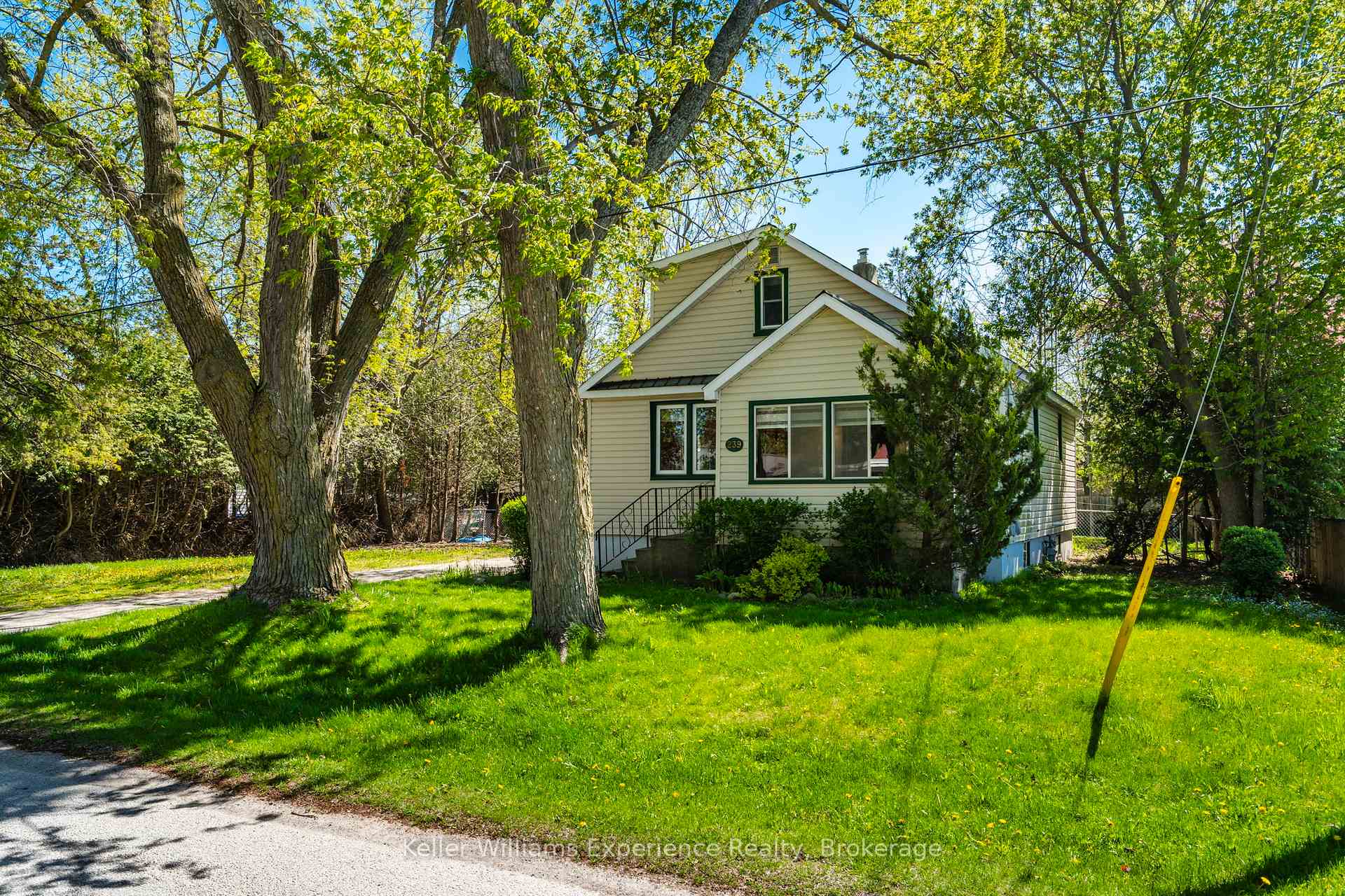 Photo 2 of 239 Oak Street, Clearview, Stayner — HOMEH