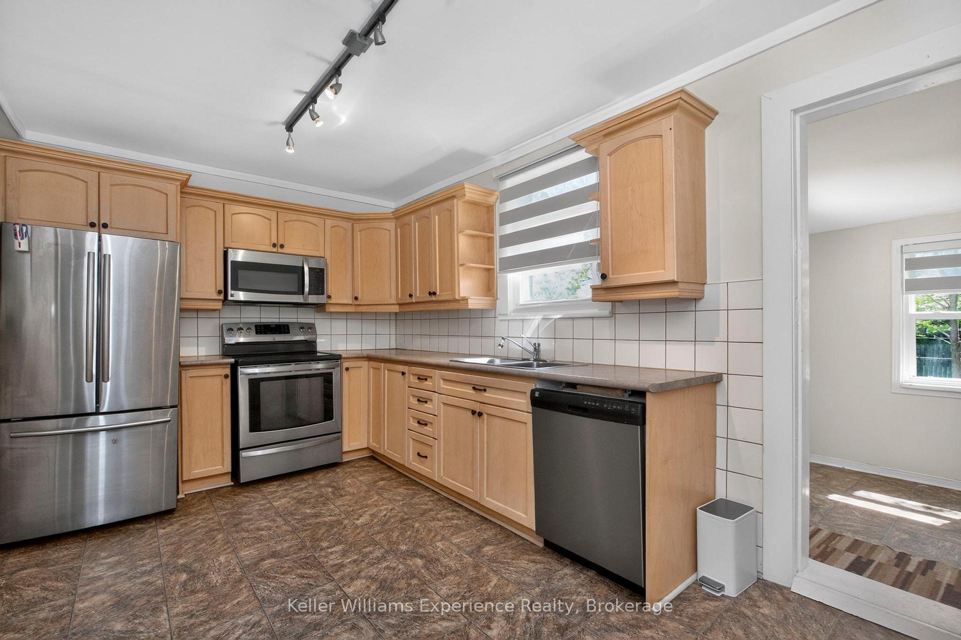 Photo 13 of 239 Oak Street, Clearview, Stayner — HOMEH