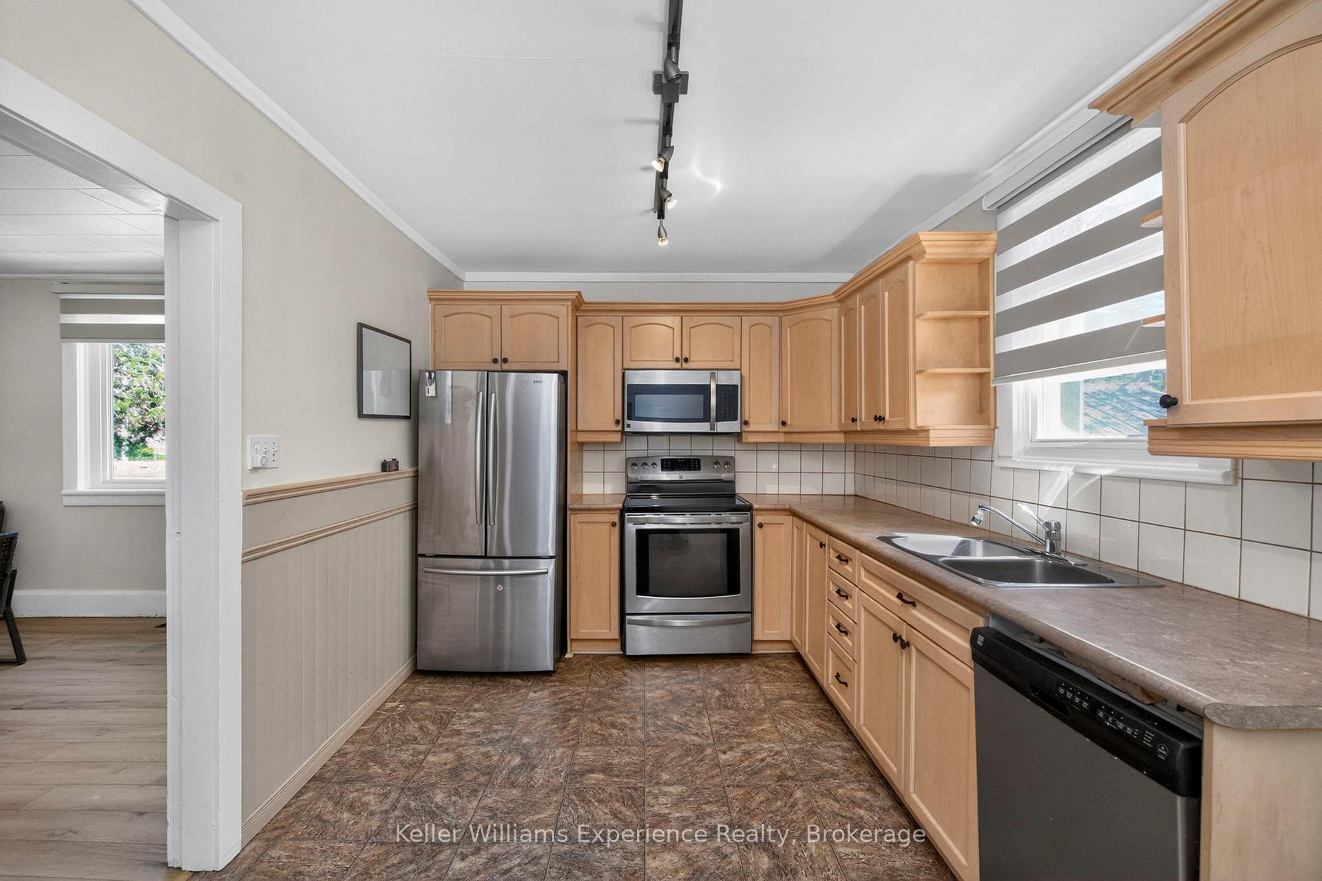 Photo 14 of 239 Oak Street, Clearview, Stayner — HOMEH