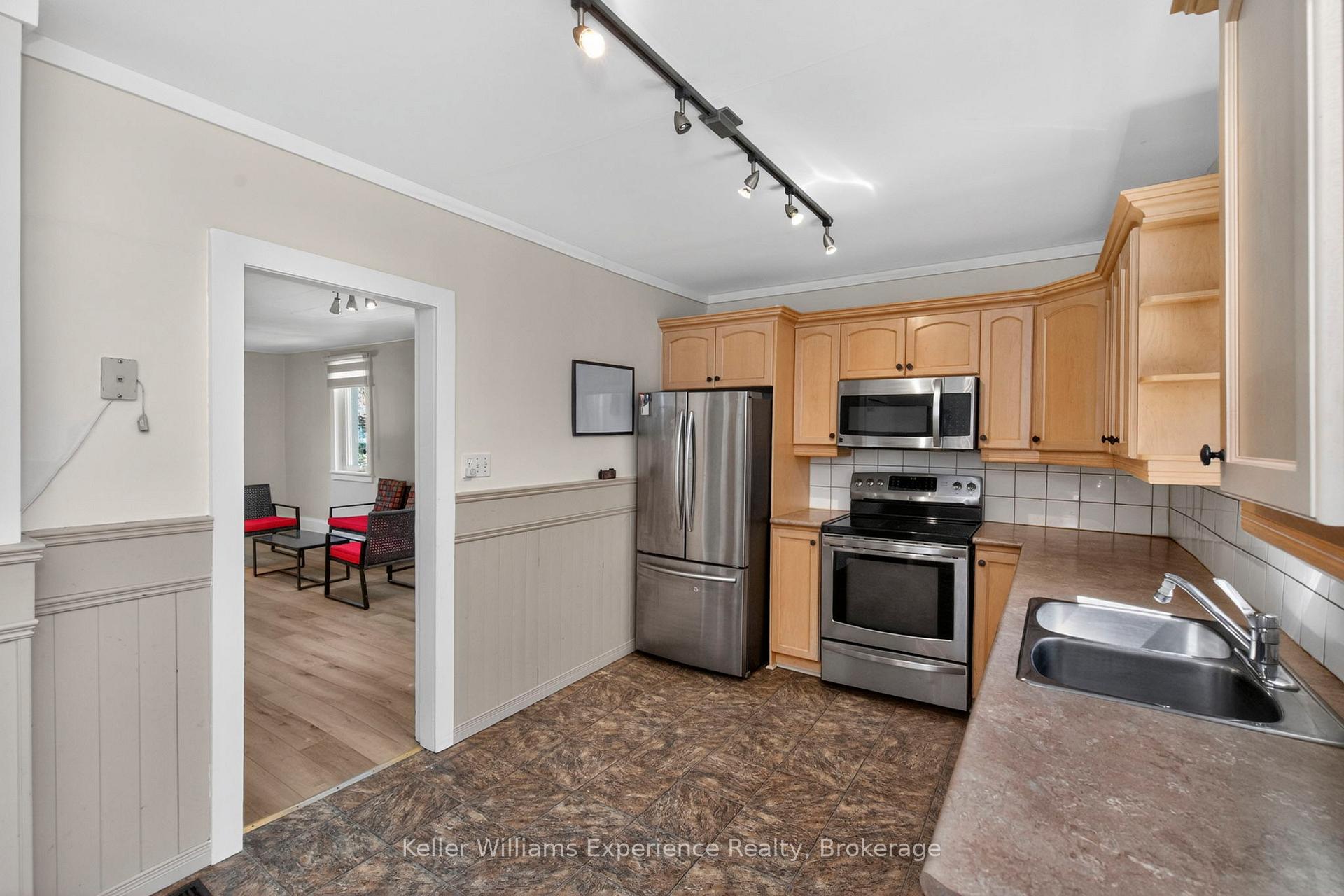 Photo 15 of 239 Oak Street, Clearview, Stayner — HOMEH