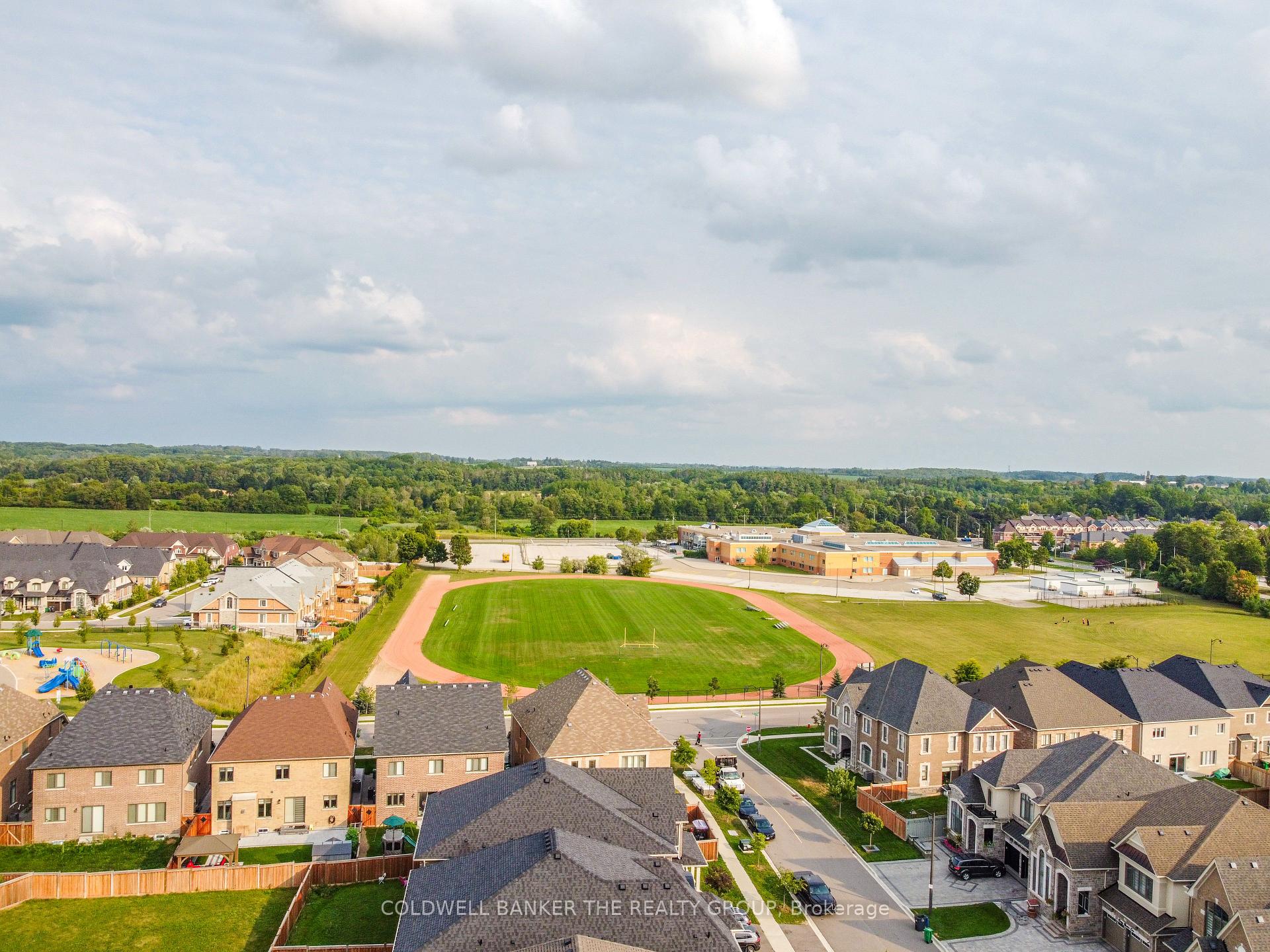 Photo 6 of 44 Daisy Meadow Crescent, Caledon, Caledon East — HOMEH