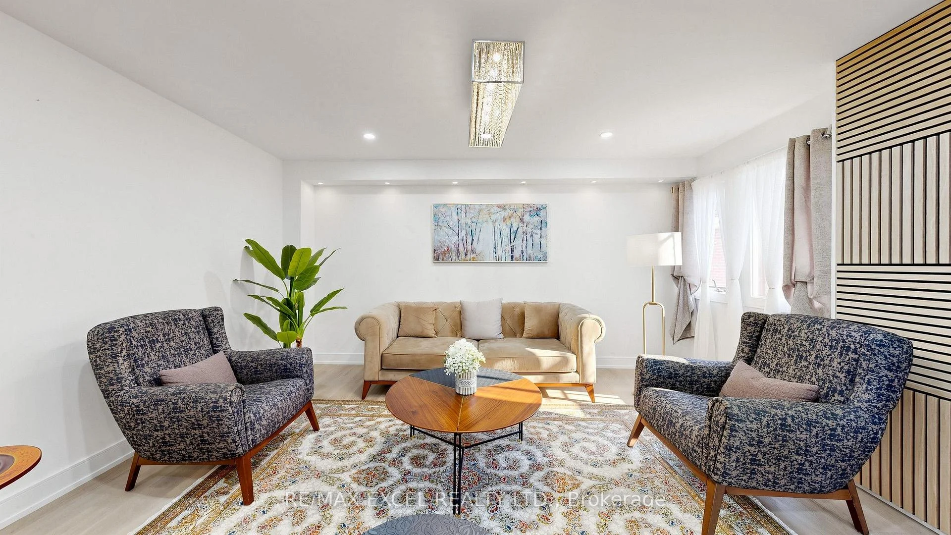 Photo 4 of 46 Venice Crescent, Vaughan, Beverley Glen — HOMEH